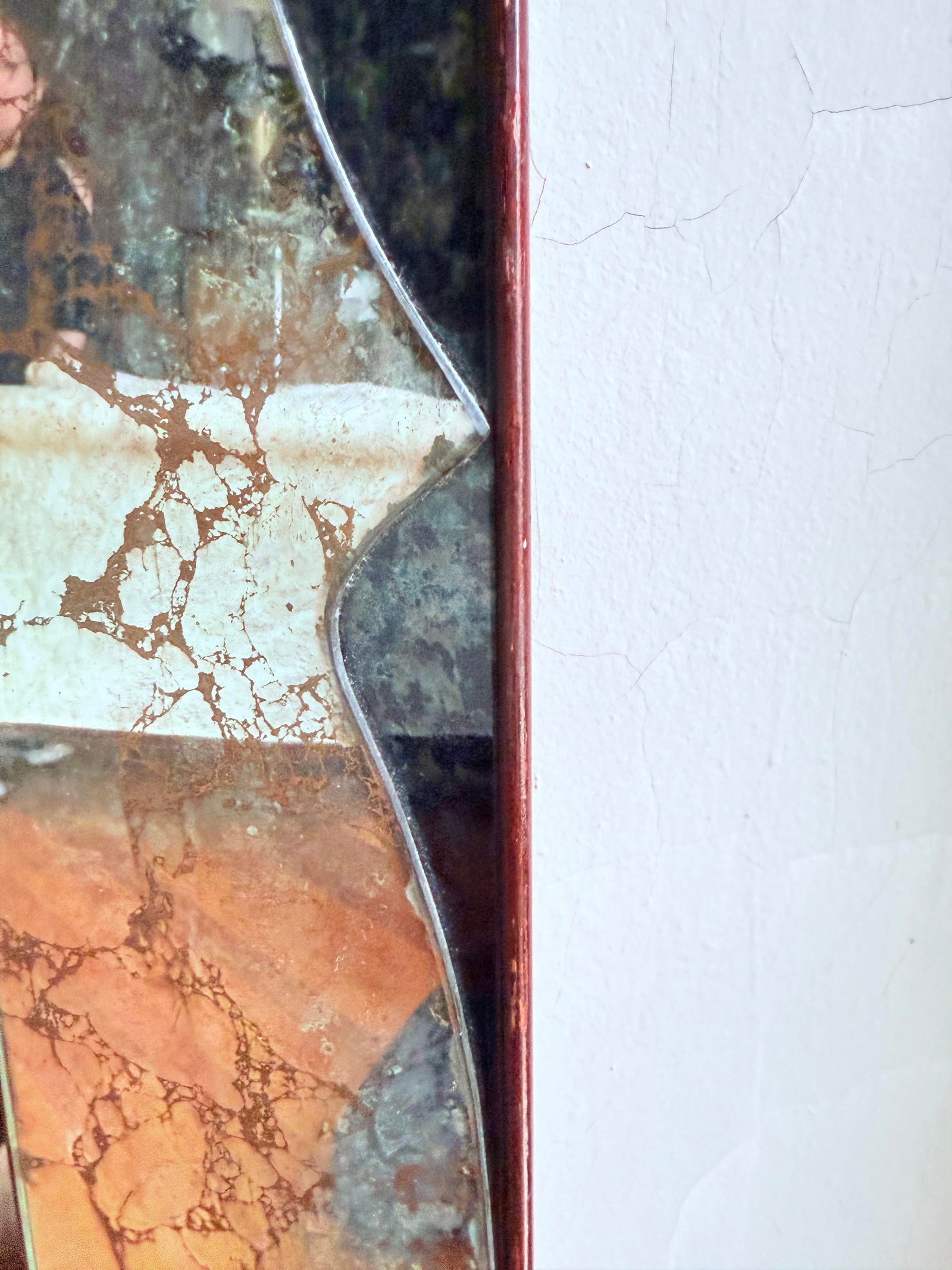 Vintage 1960s Venetian-Style Mirror With Etched Glass and Gold Gilt Frame - 10