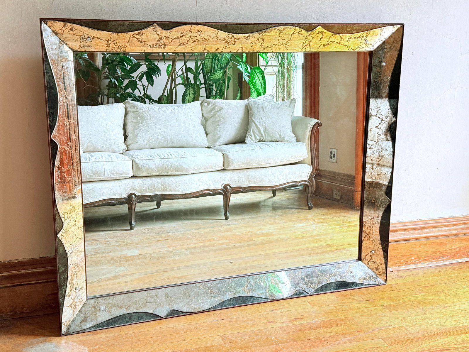 Vintage 1960s Venetian-Style Mirror With Etched Glass and Gold Gilt Frame - 2