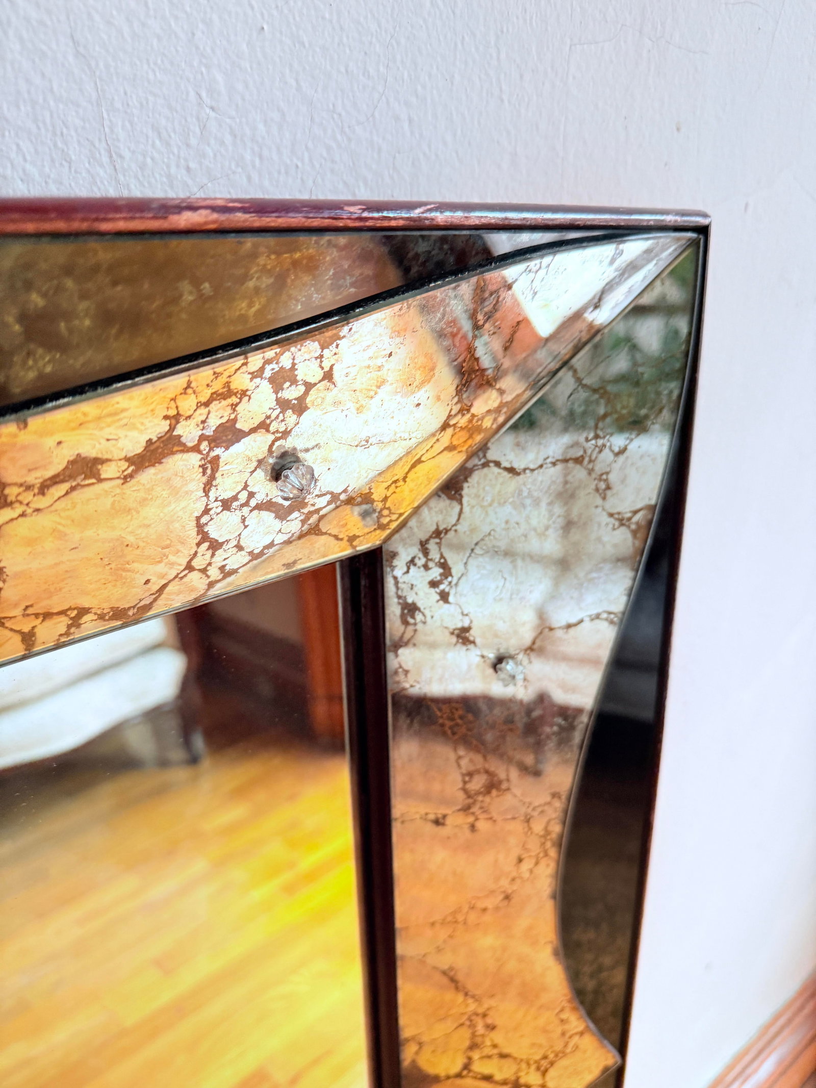 Vintage 1960s Venetian-Style Mirror With Etched Glass and Gold Gilt Frame - 7