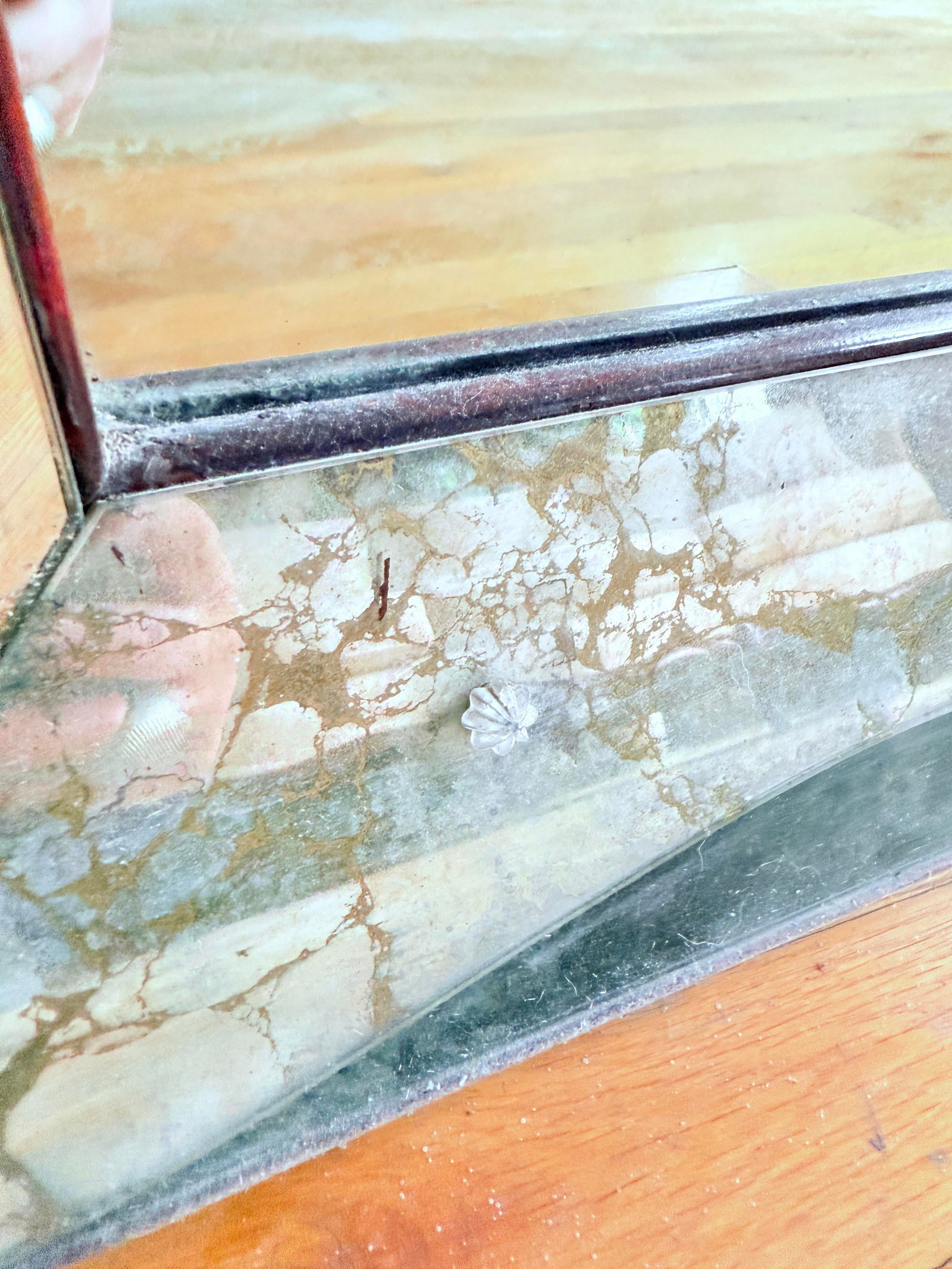 Vintage 1960s Venetian-Style Mirror With Etched Glass and Gold Gilt Frame - 9