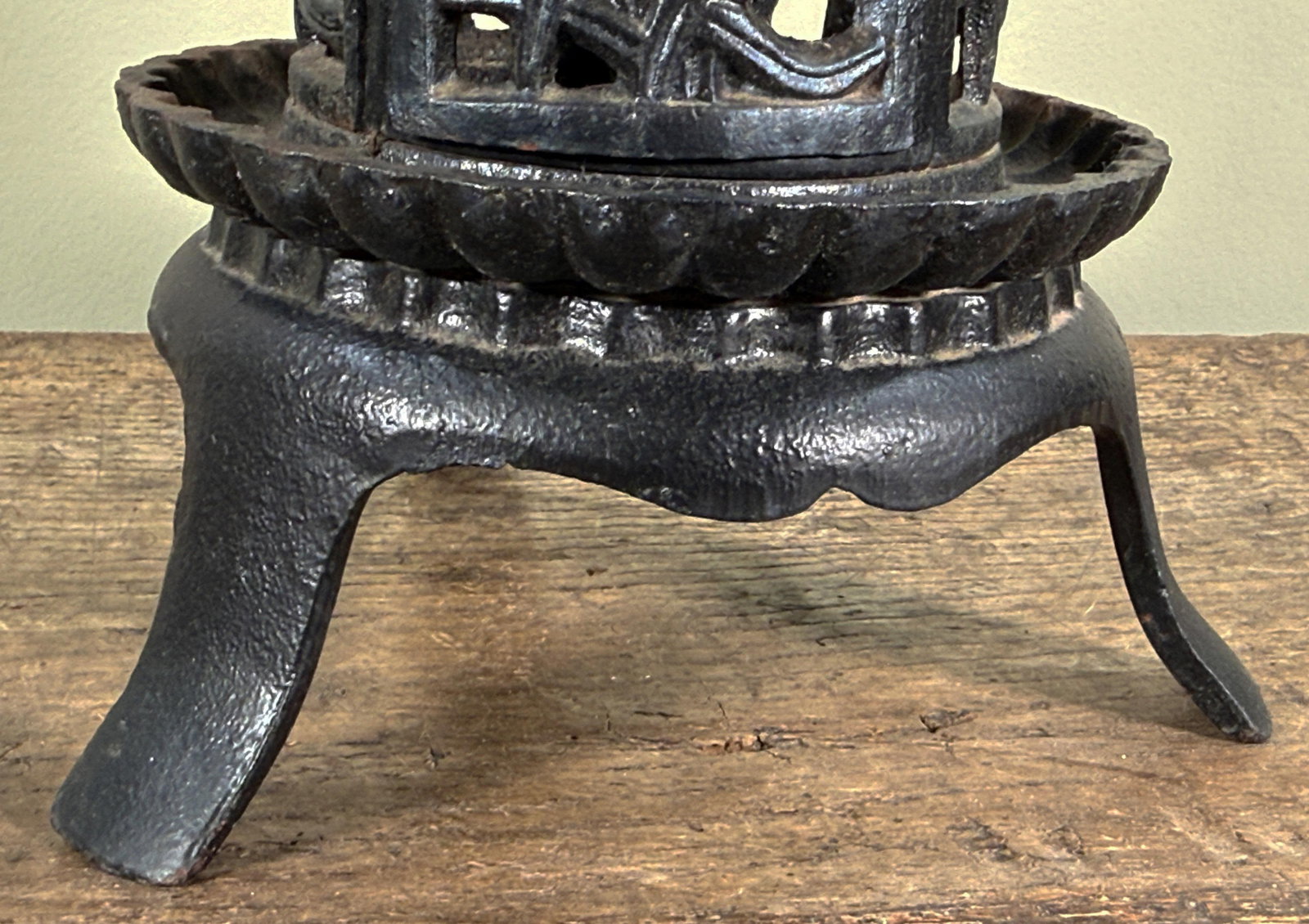 Chinese Cast Iron Garden Lantern With Hanging Finial and Iris Relief - 7