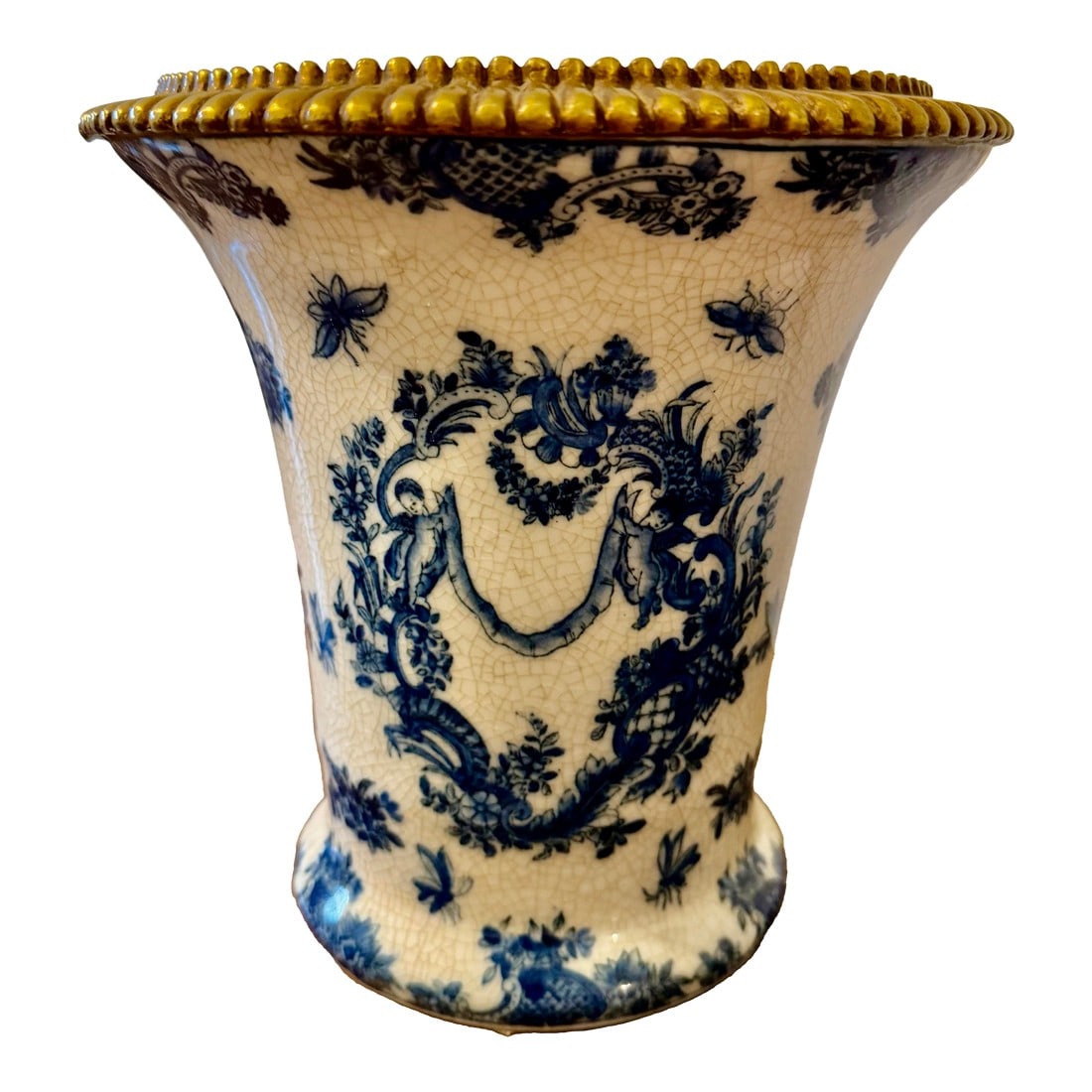 United Wilson Juwc 1897 Chinoiserie Vase: This is a high-quality decorative porcelain piece that blends traditional Chinese craftsmanship with European decorative style. This vase is characterized by its intricate hand-painted motifs, aged