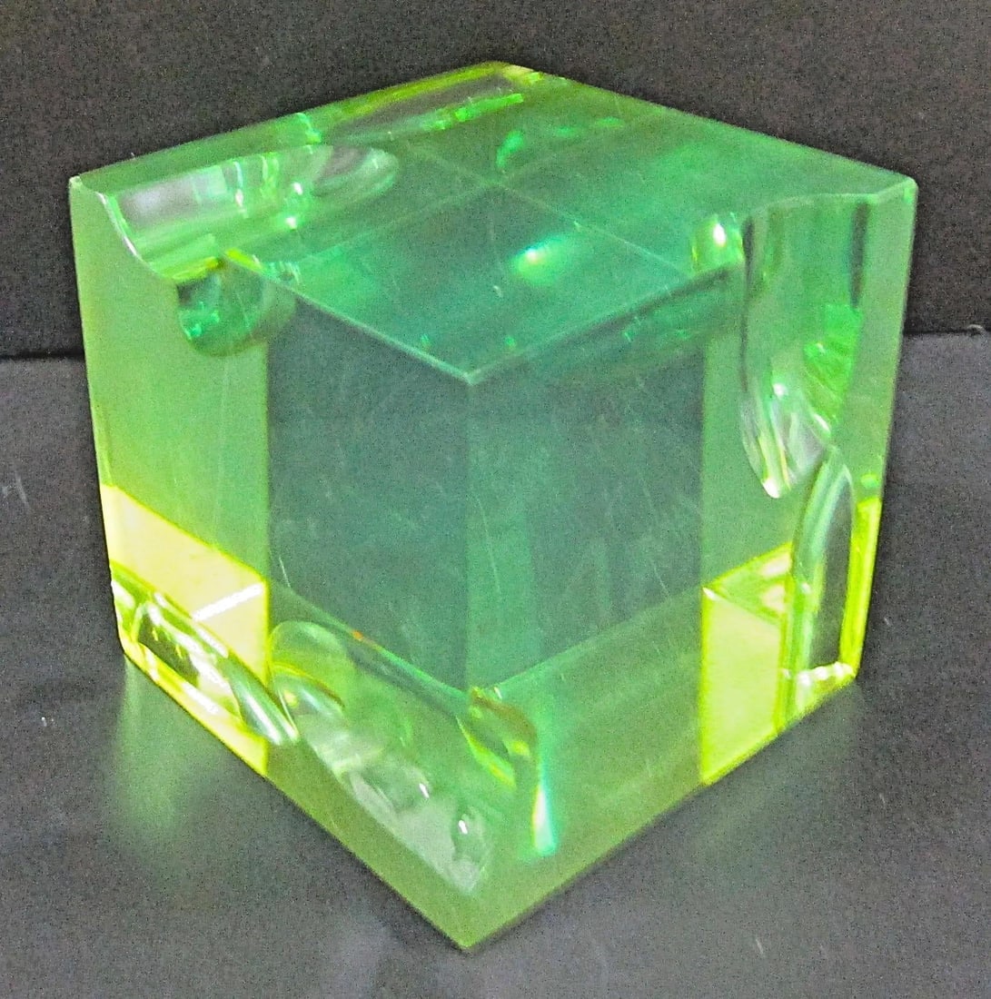 1960s Mid-Century Optical Light and Space Sculpture Green Lucite Cube Attributed to Roz Stroll - 2