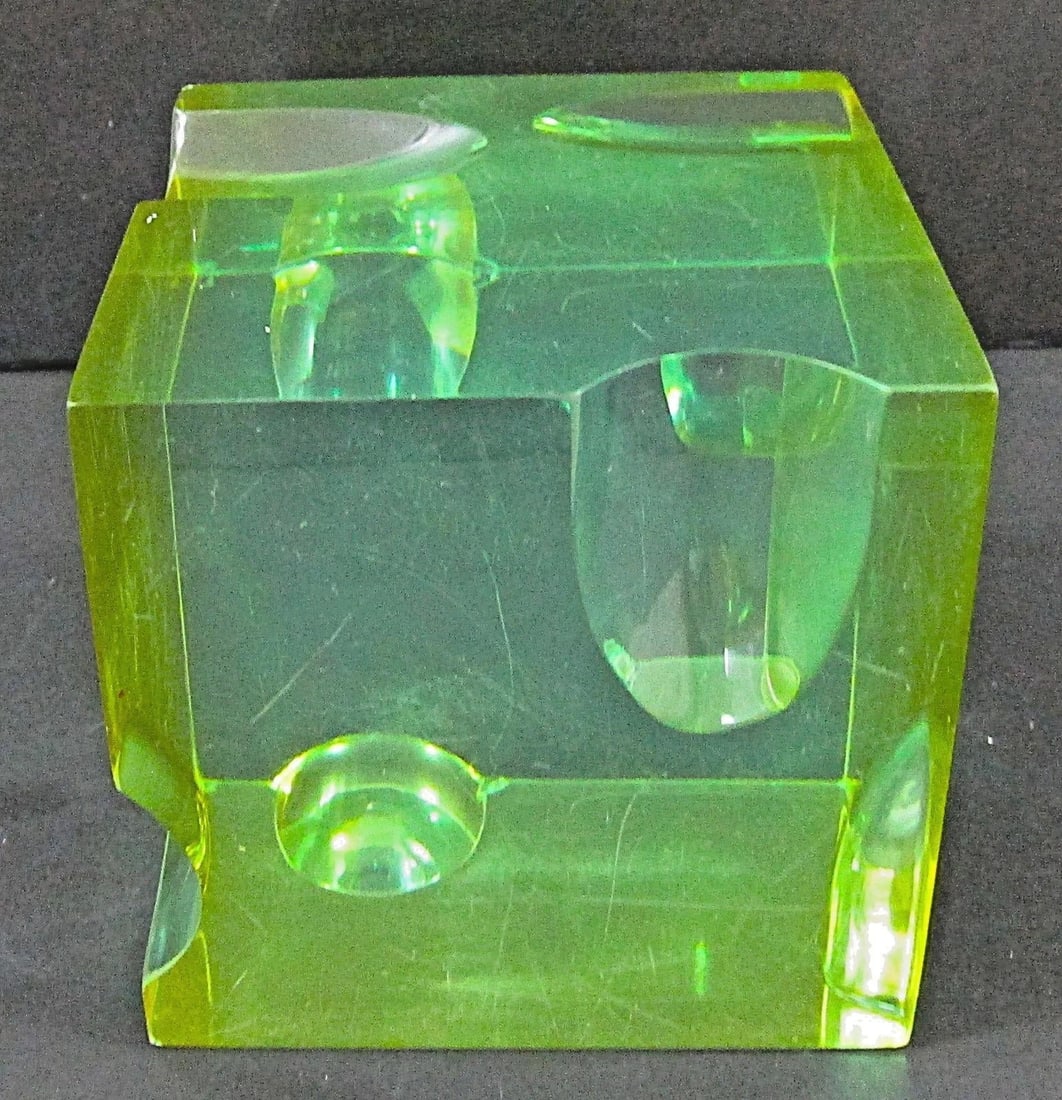 1960s Mid-Century Optical Light and Space Sculpture Green Lucite Cube Attributed to Roz Stroll - 3