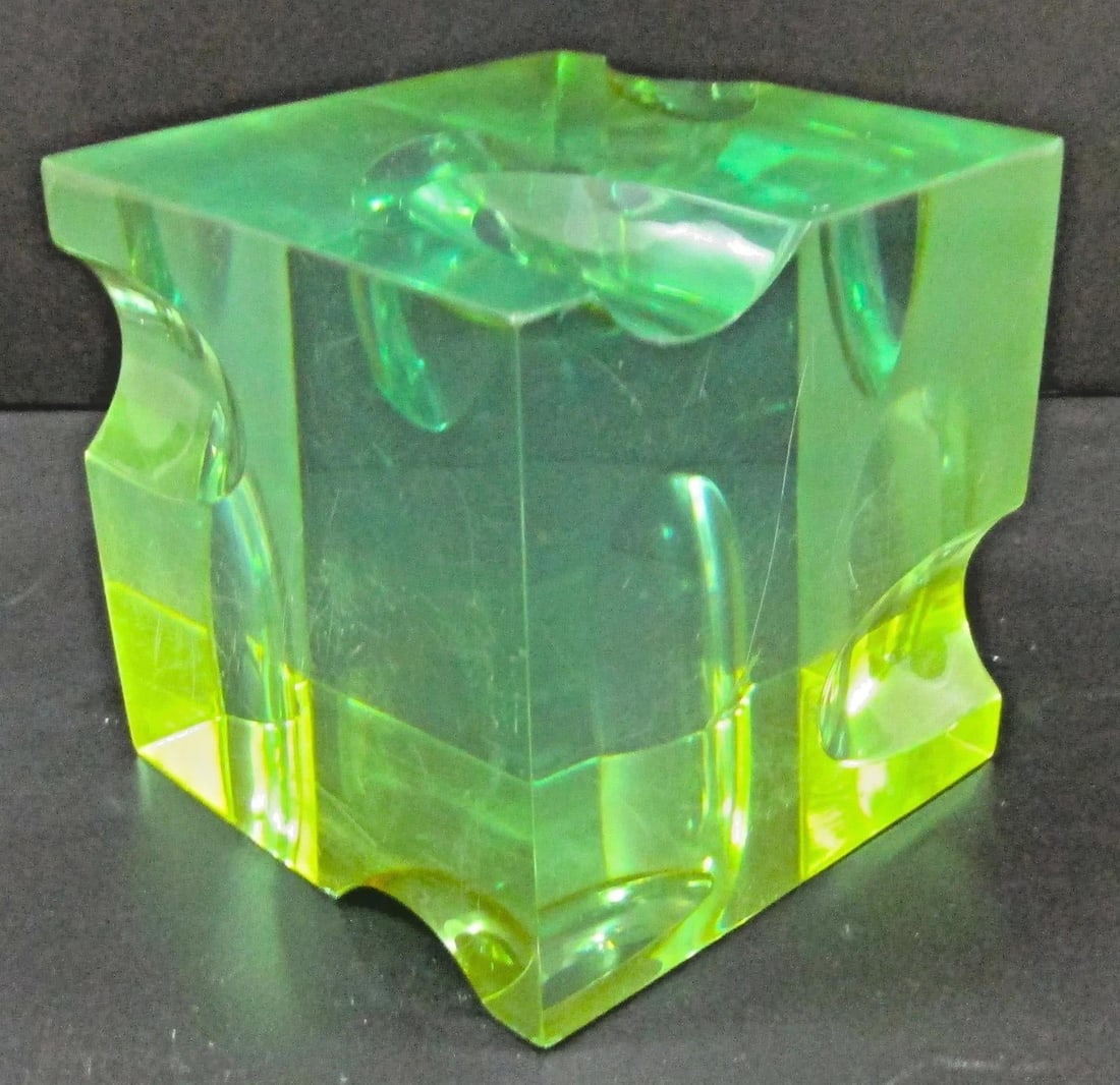1960s Mid-Century Optical Light and Space Sculpture Green Lucite Cube Attributed to Roz Stroll - 7