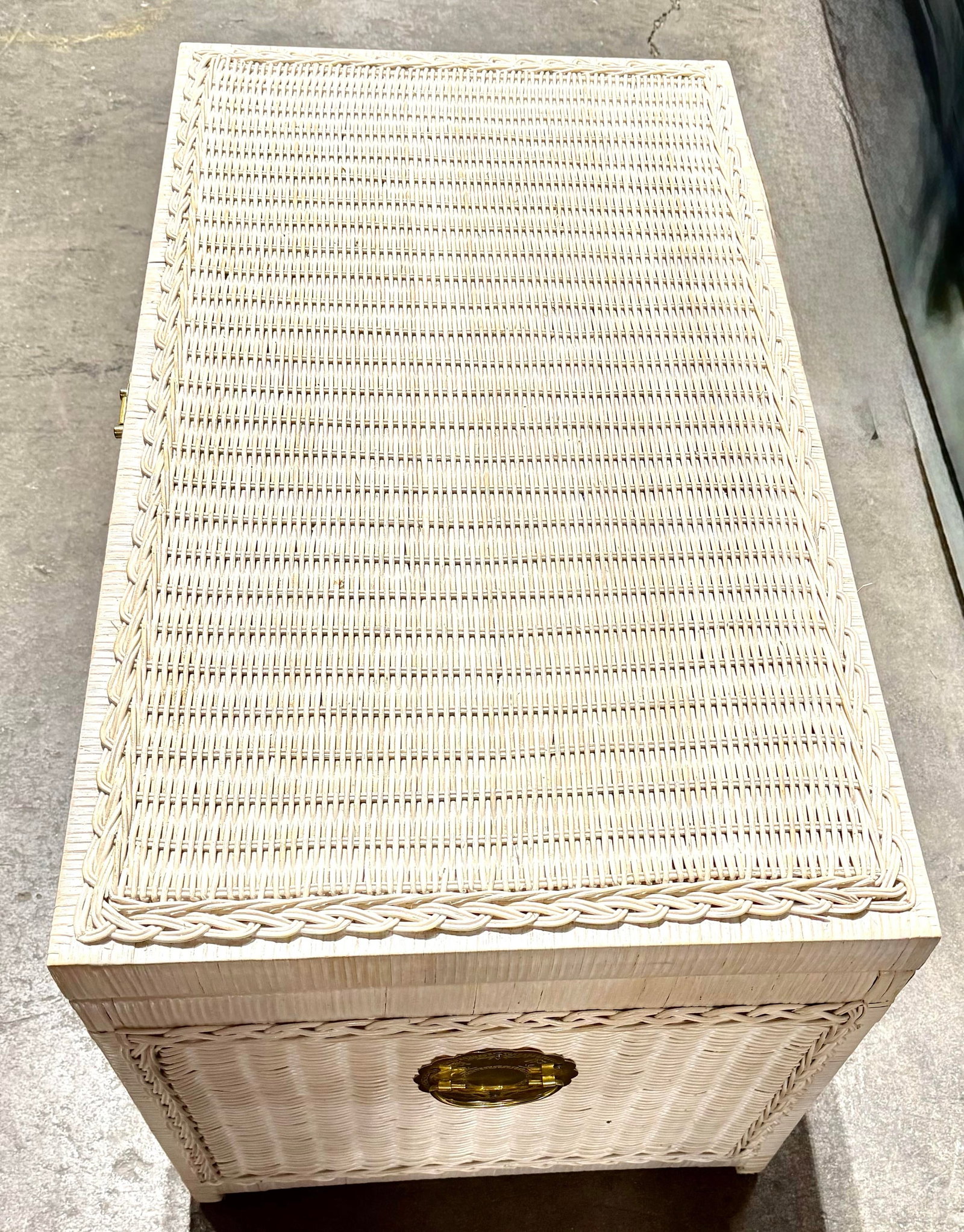 Late 20th Century Damita Scallop Rattan Storage Chest - 10