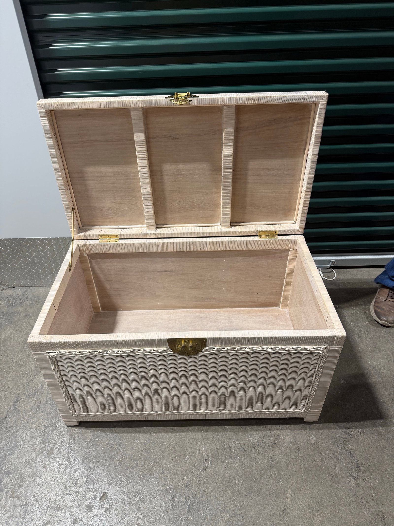 Late 20th Century Damita Scallop Rattan Storage Chest - 2