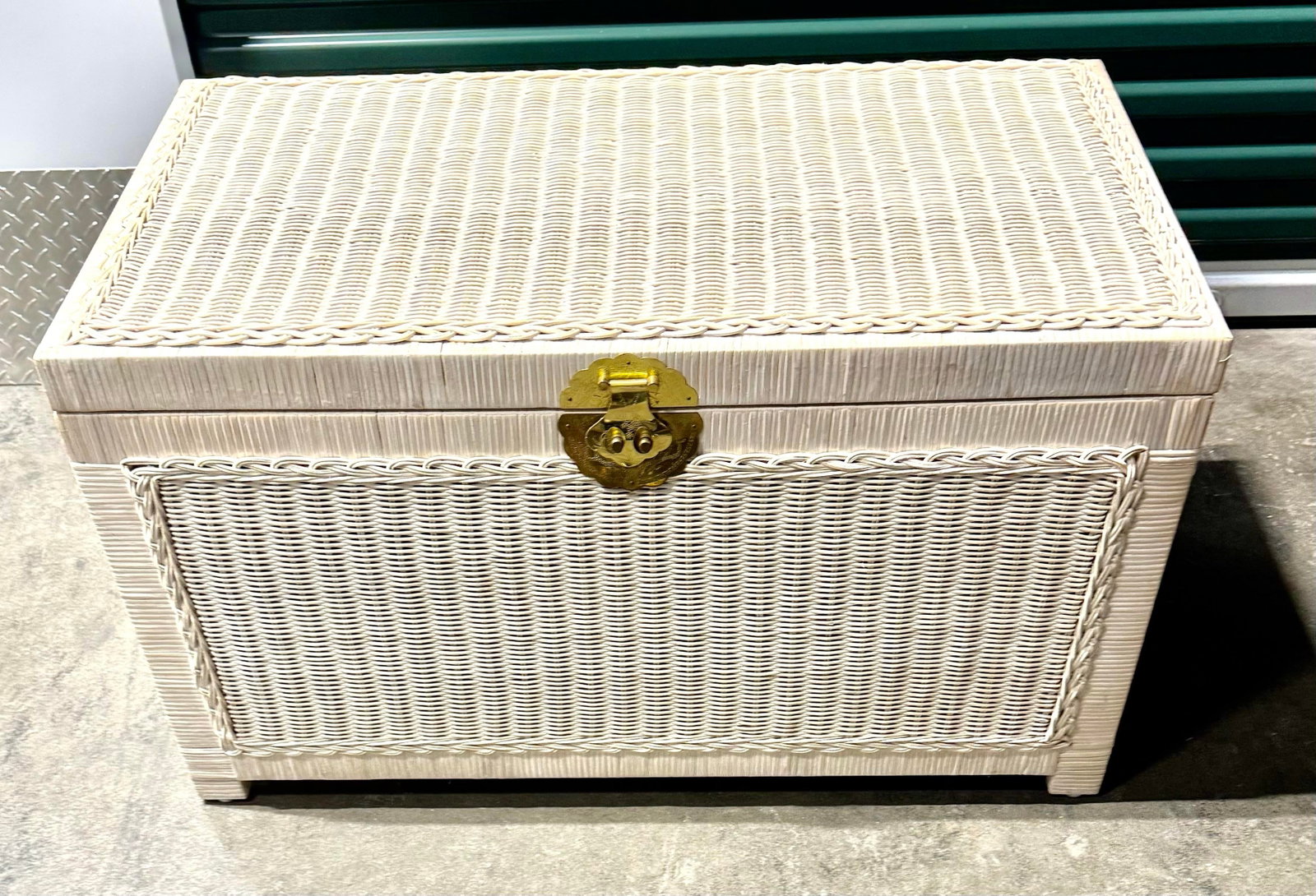 Late 20th Century Damita Scallop Rattan Storage Chest - 6