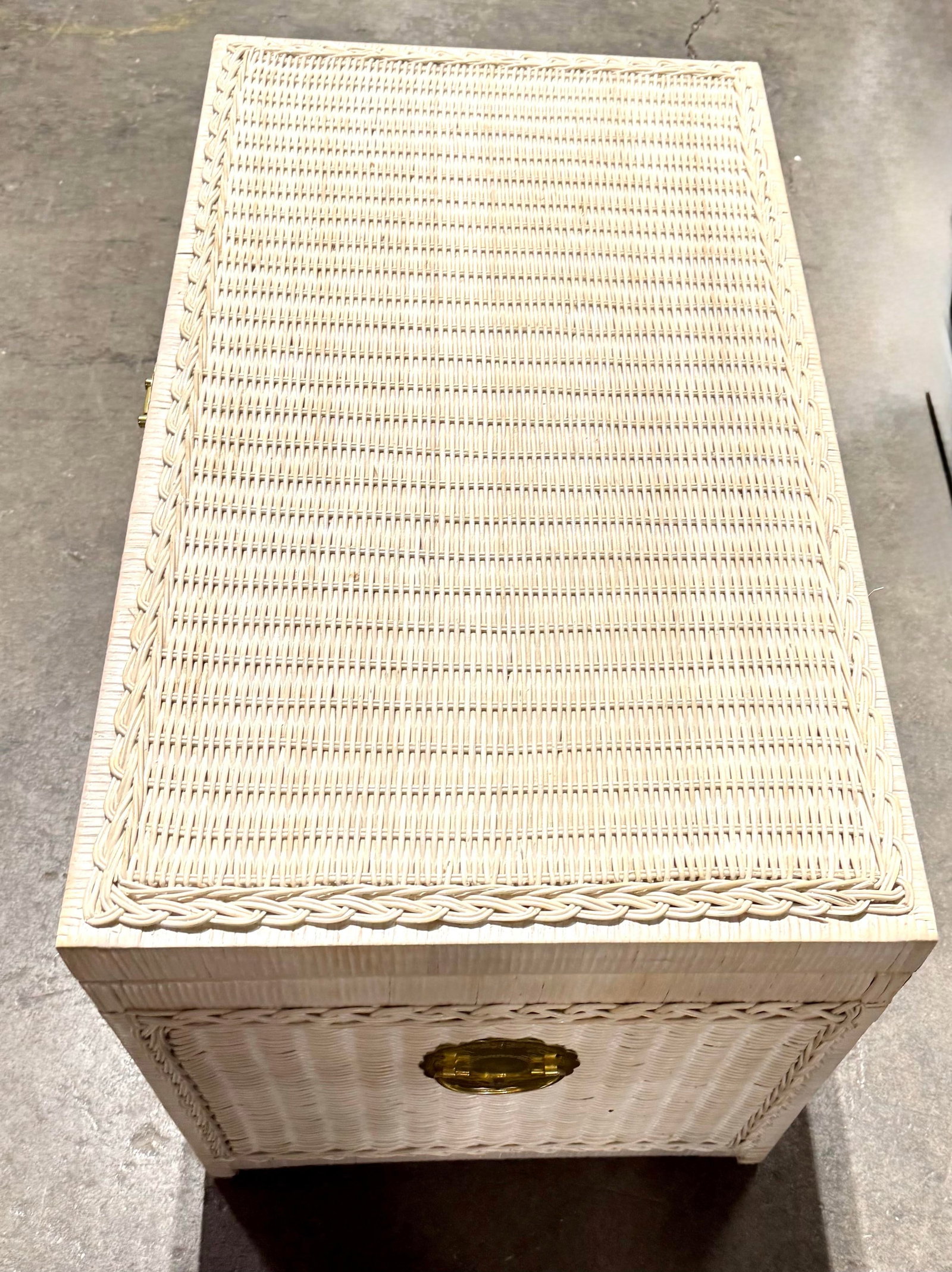 Late 20th Century Damita Scallop Rattan Storage Chest - 8
