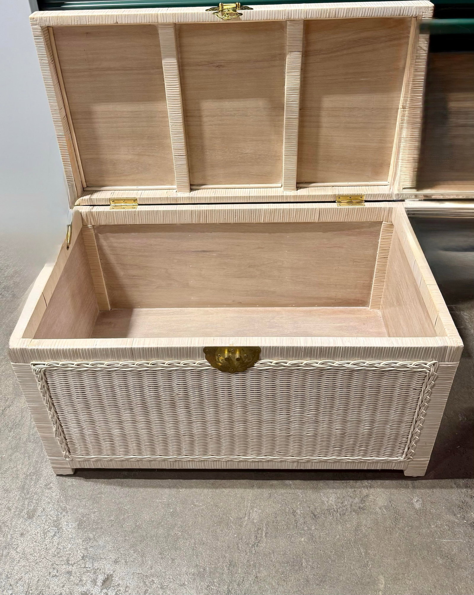 Late 20th Century Damita Scallop Rattan Storage Chest - 9