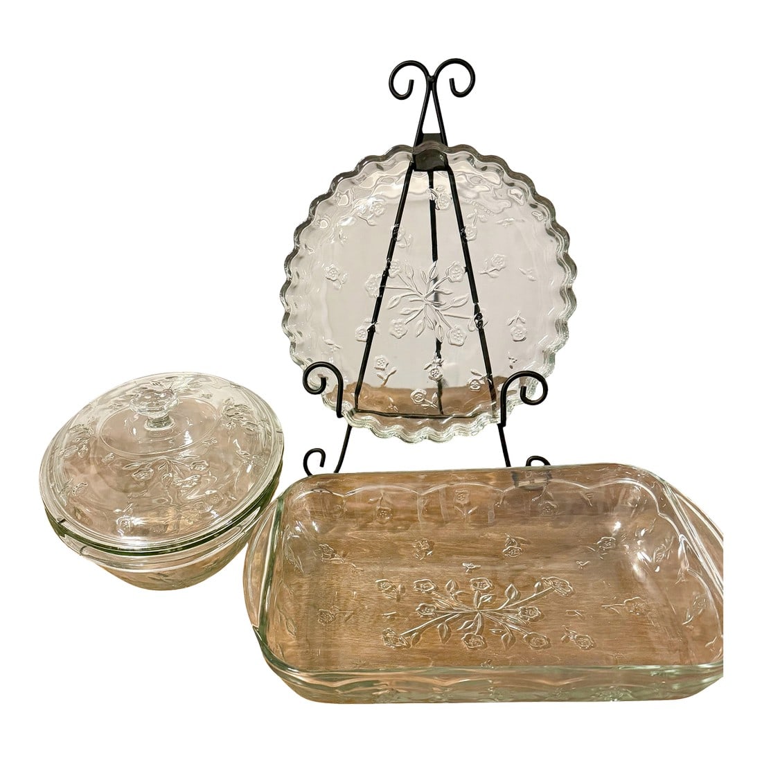 Mid 20th Century Anchor Hocking Savannah Bakeware Set - 4pcs: This collection features a set of three vintage Anchor Hocking"˜Savannah' pressed glass baking and serving dishes. It consists of an oval covered casserole dish, a rectangular lasagne/baking