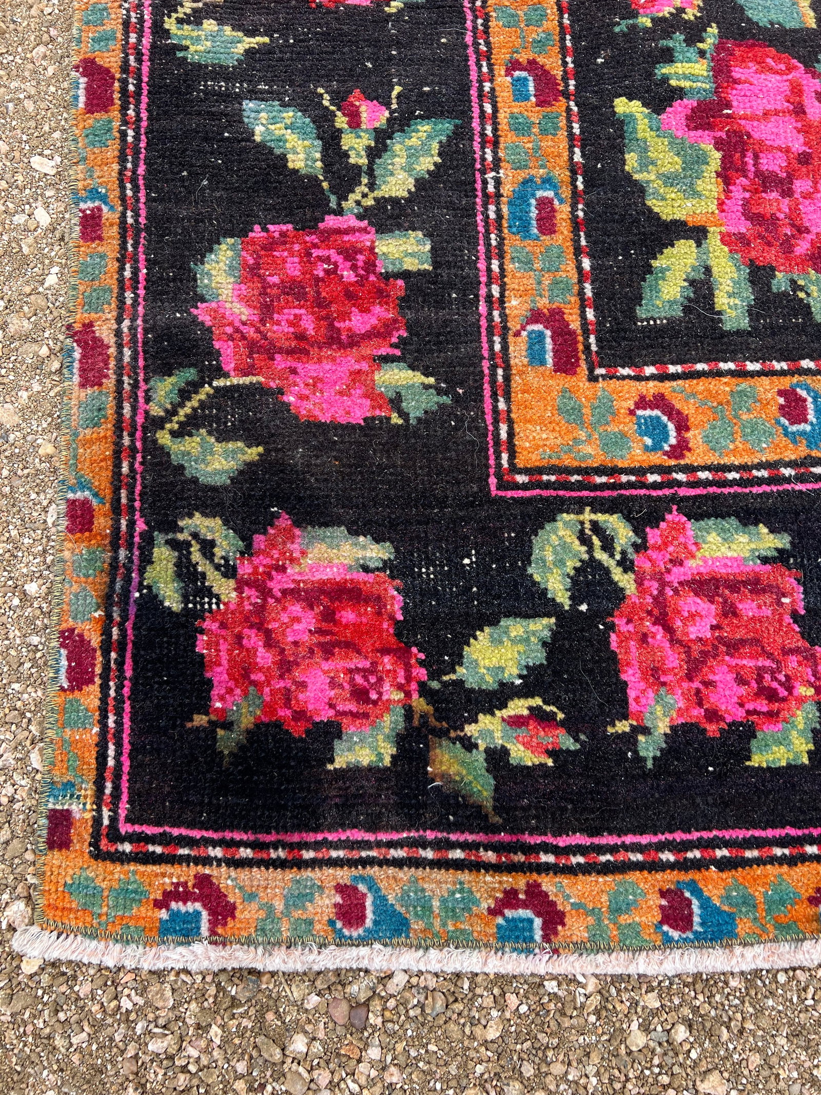 Vibrant 1940s Karabagh Rug, Bold Rose Motifs on Deep Black Field - 3