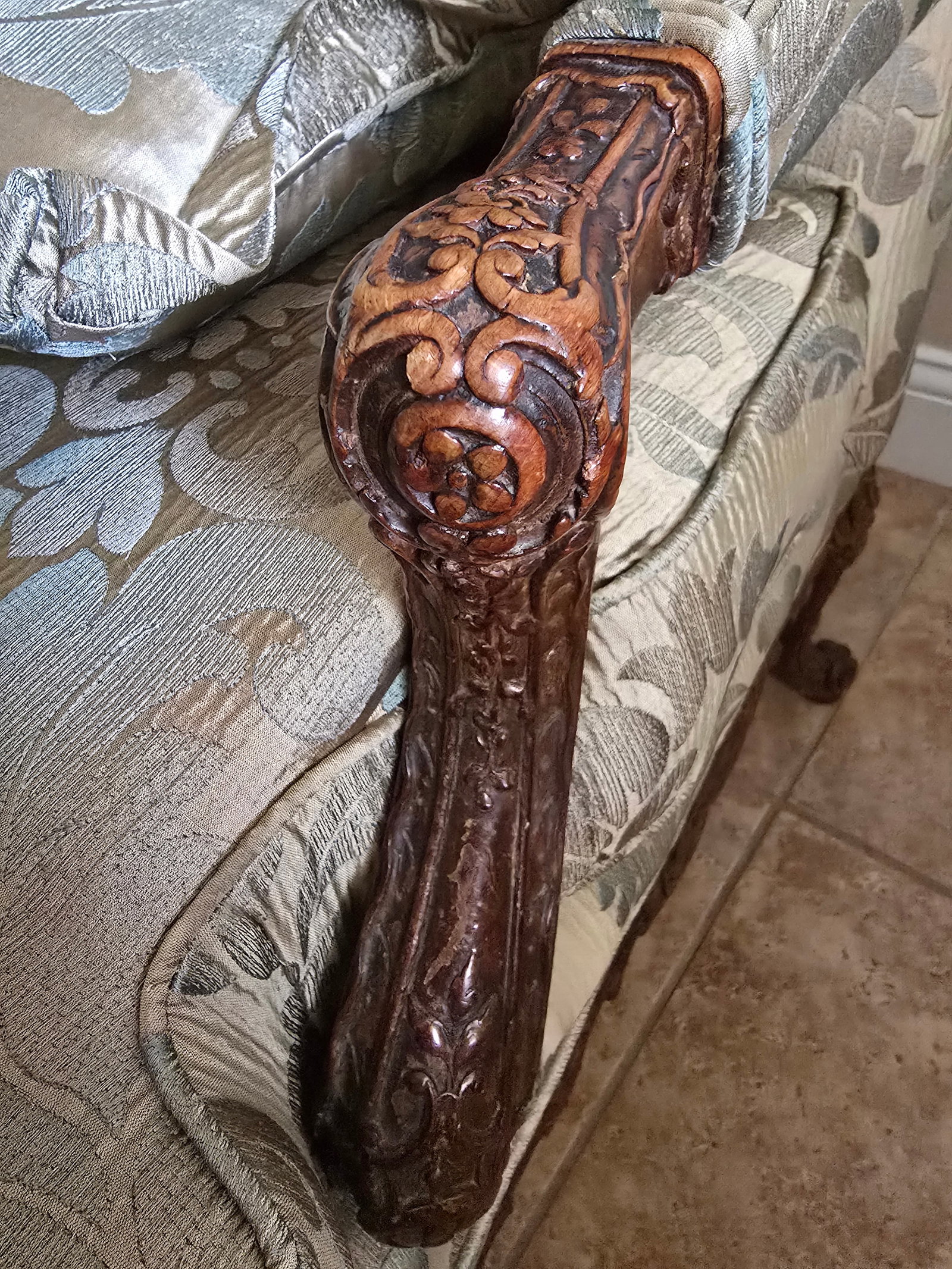 Pair of Early 18th Century Bergere Armchairs, Hand-Carved Walnut, Made in France - 11