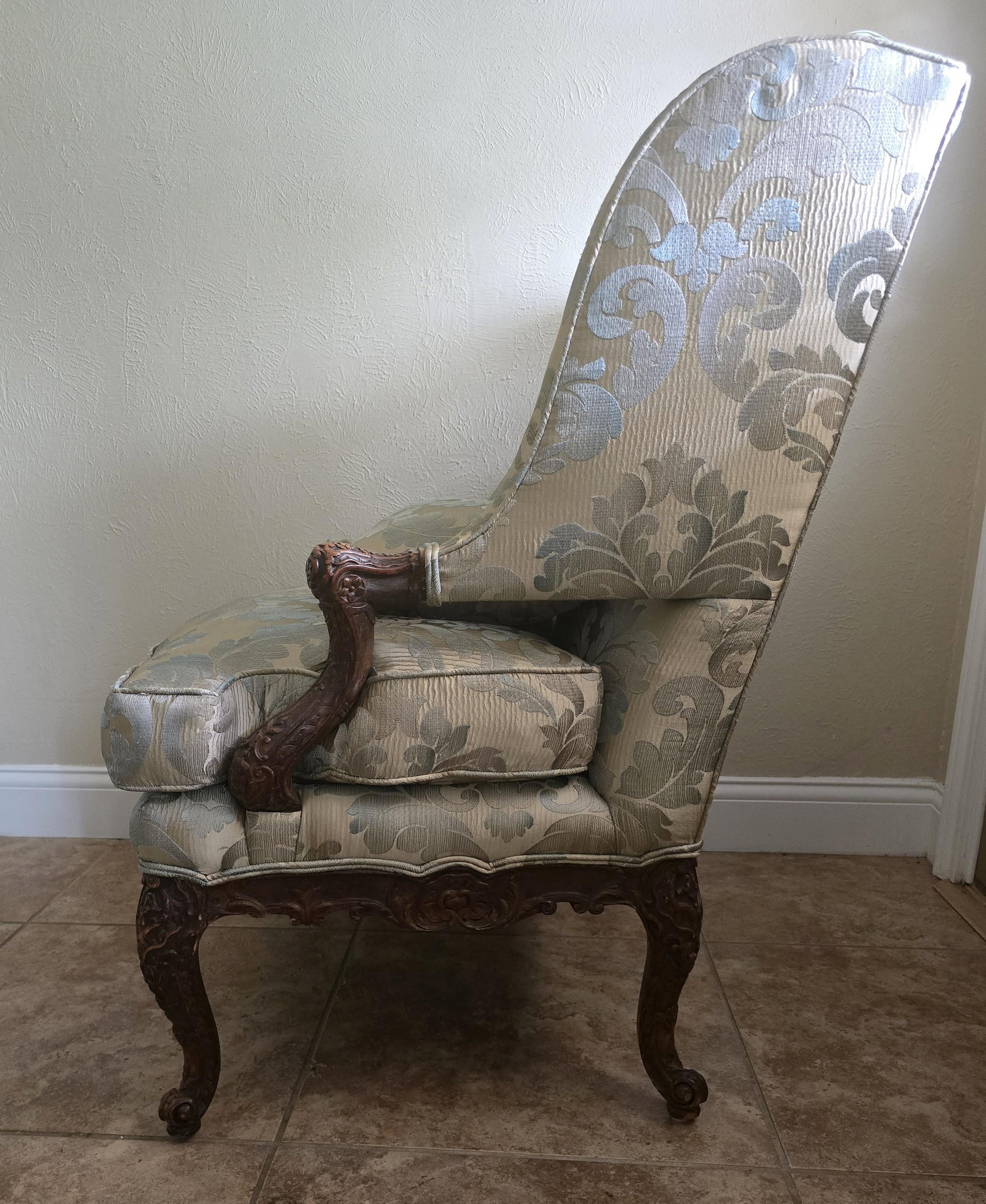 Pair of Early 18th Century Bergere Armchairs, Hand-Carved Walnut, Made in France - 4