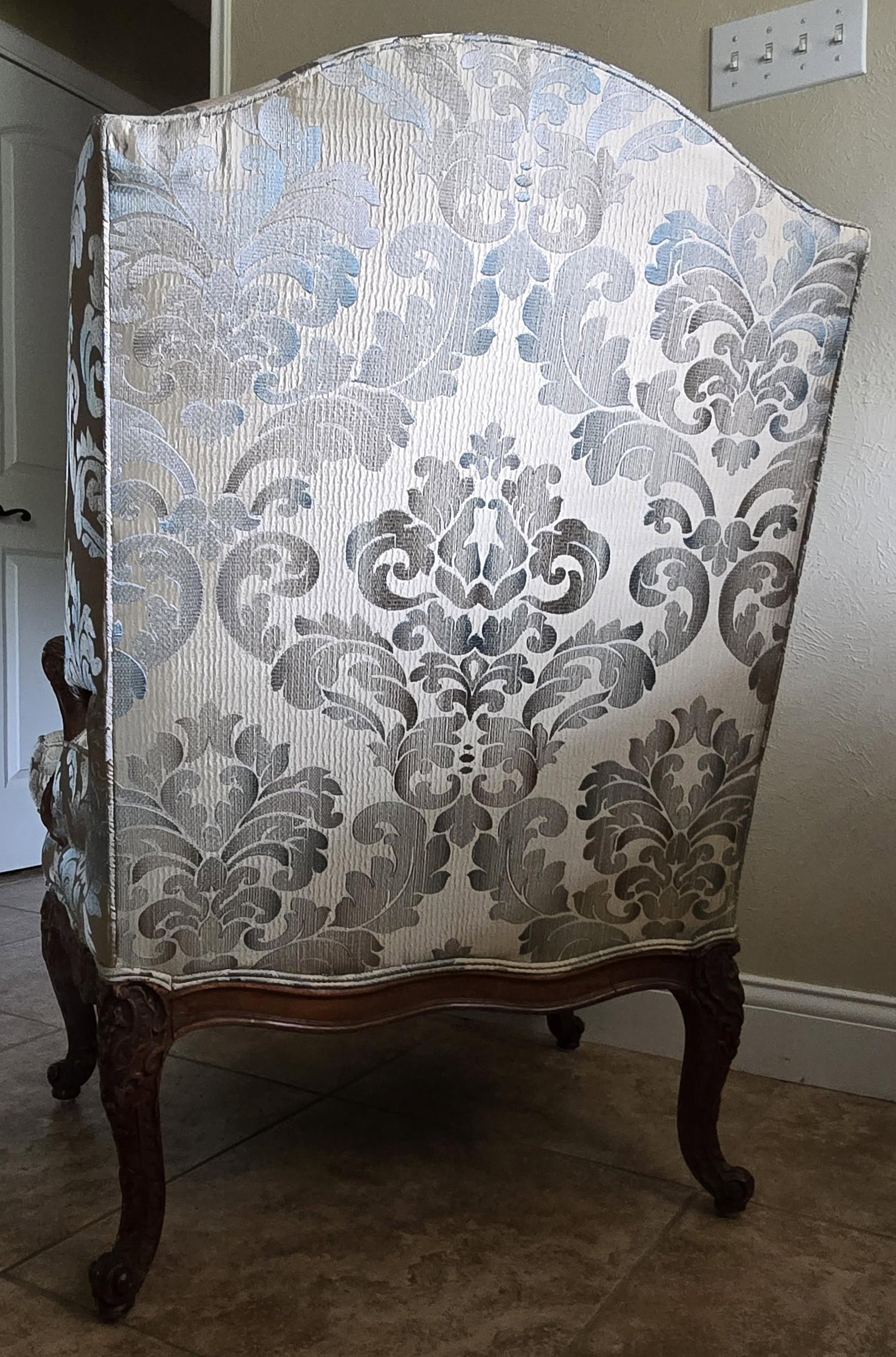 Pair of Early 18th Century Bergere Armchairs, Hand-Carved Walnut, Made in France - 9