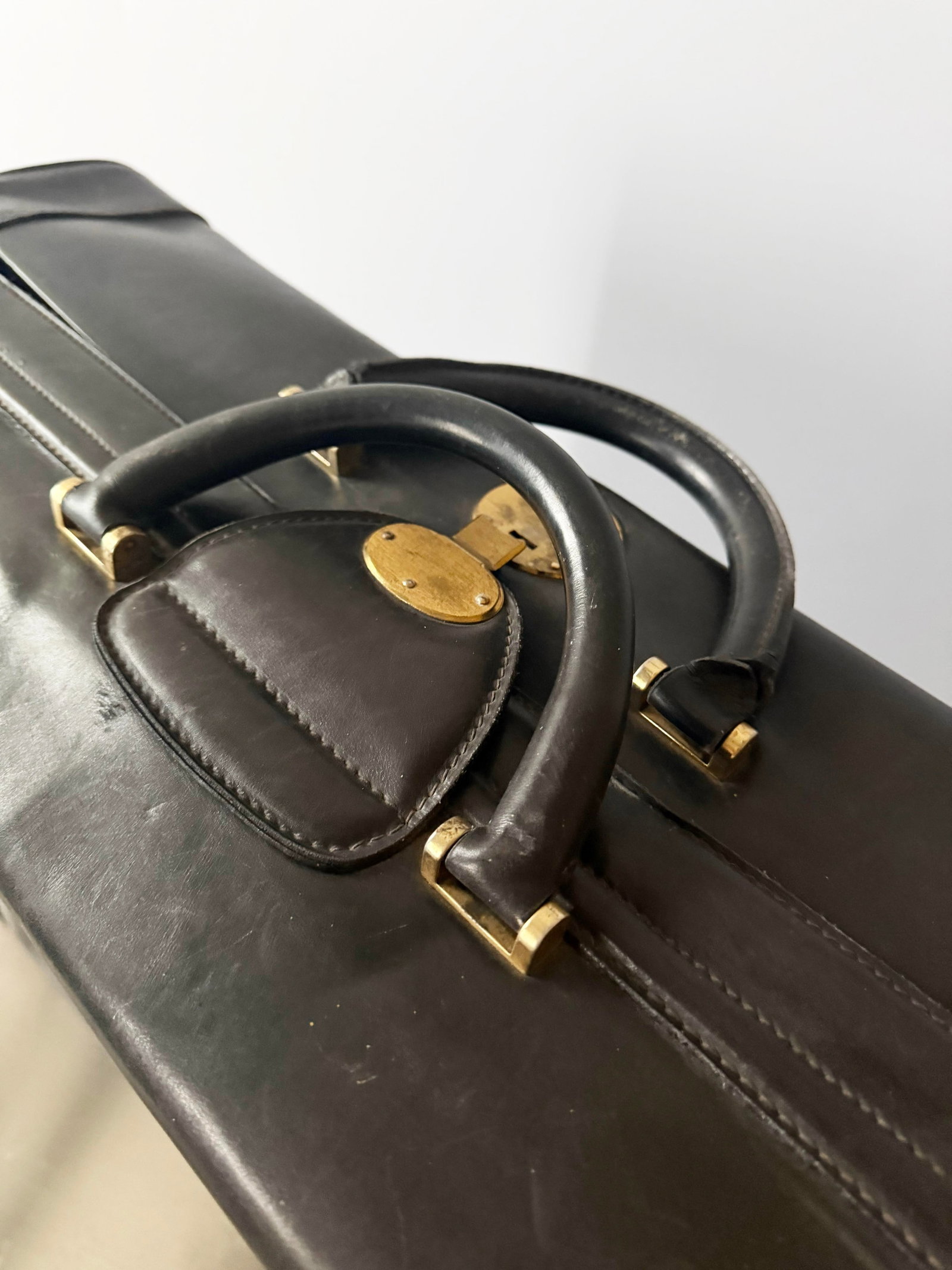 Large 1960s Full Leather Black Gucci Suitcase - 3