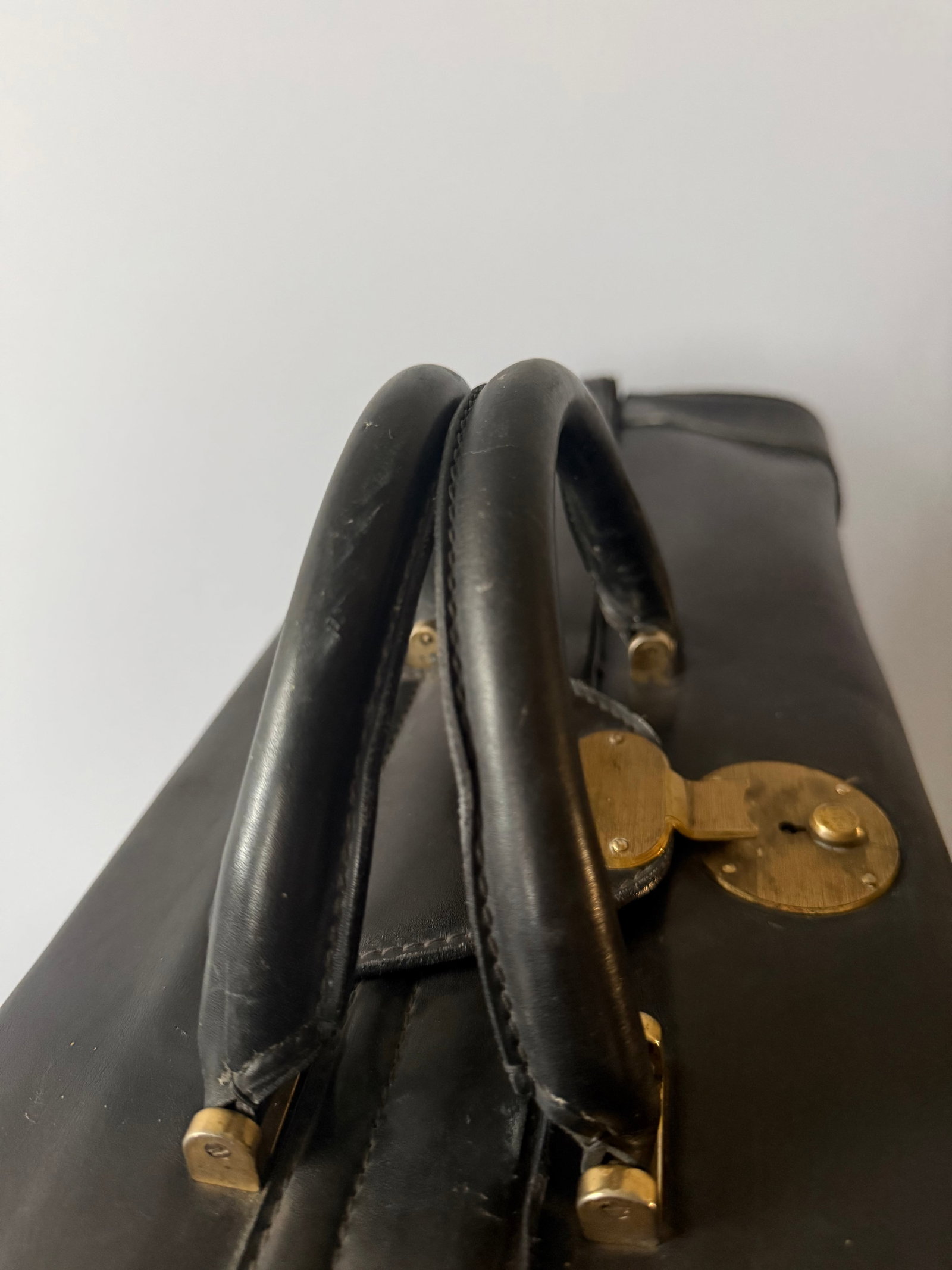 Large 1960s Full Leather Black Gucci Suitcase - 4