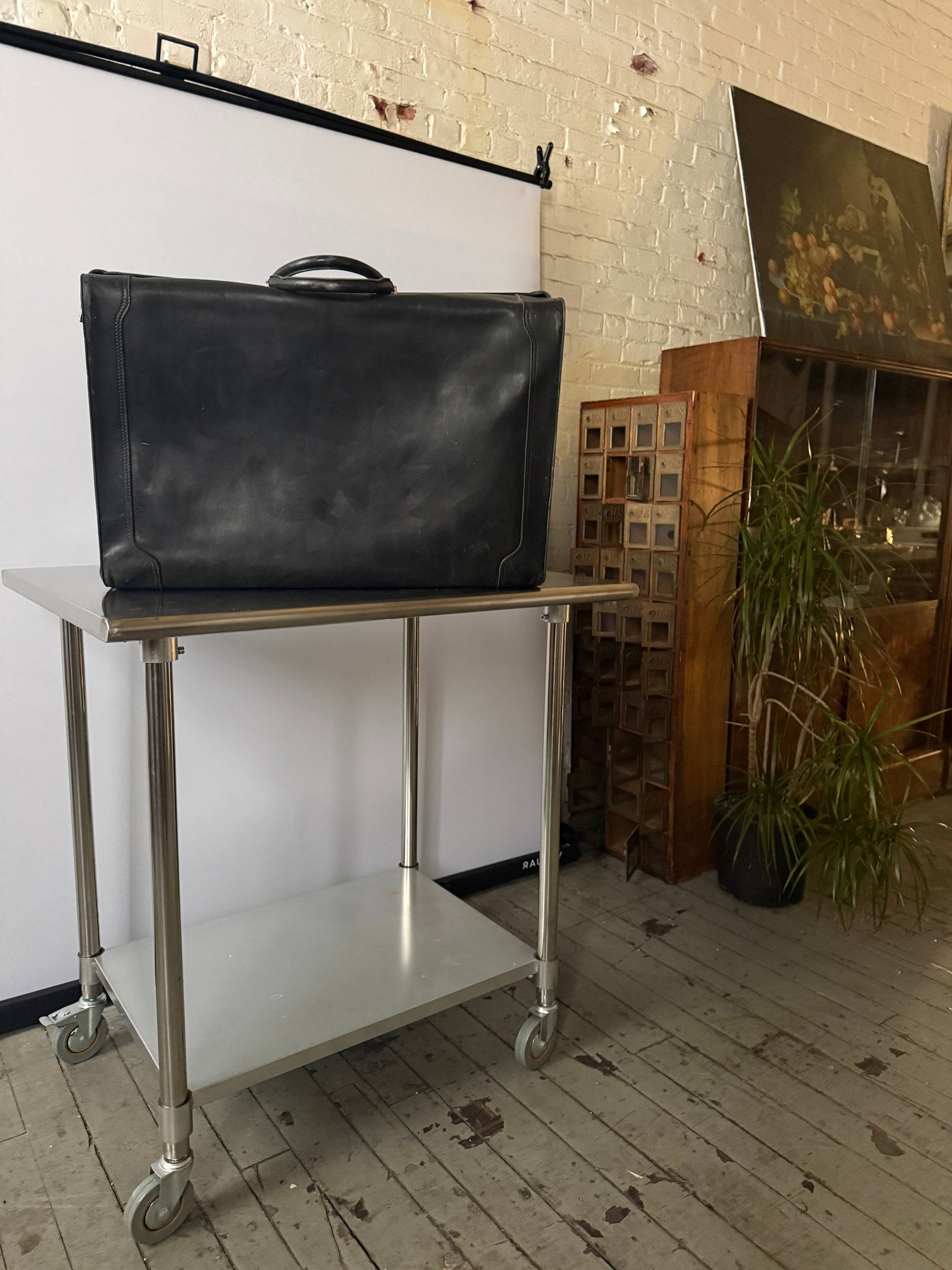 Large 1960s Full Leather Black Gucci Suitcase - 5