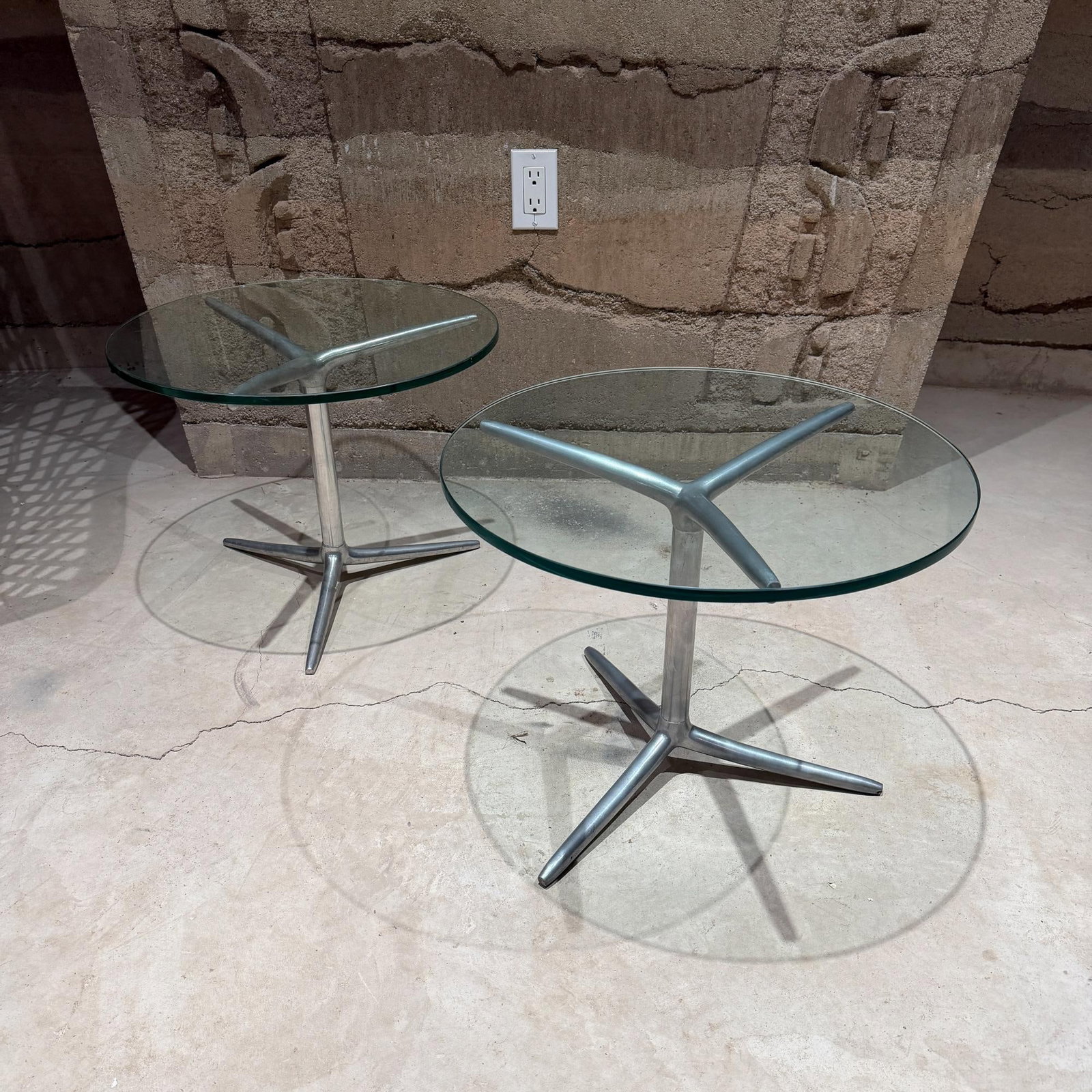 Mid-Century Modern Aluminum Tripod Side Tables Attr Milo Baughman - 4