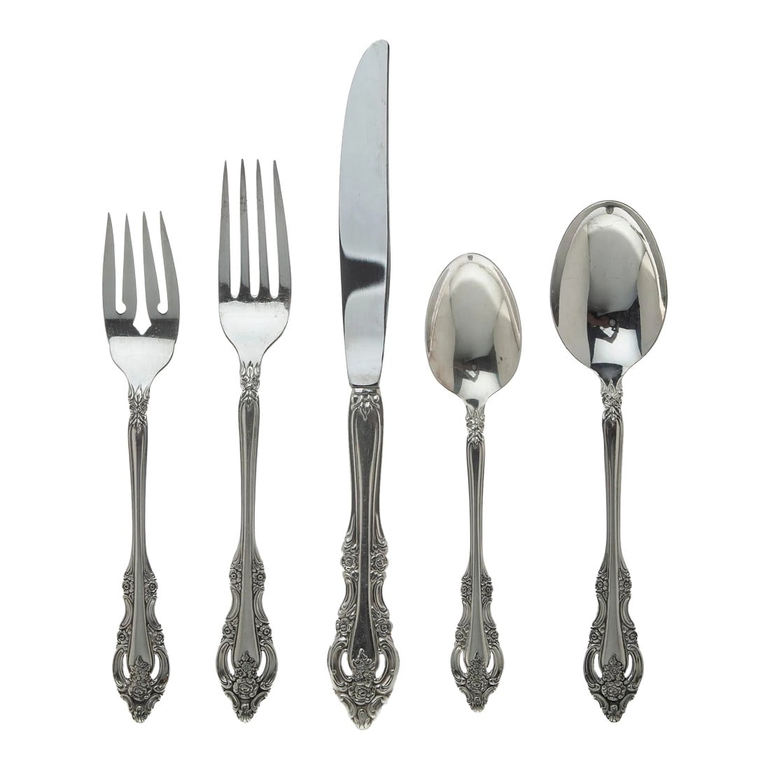 42 Piece Set 1960s Floral Artistry Silver Plate by Community Plate in Wood Box: Floral Artistry pattern by Community was created in 1965 & discontinued in 1989. The floral accents are highlighted by the pierced handles. 42 Piece set includes: 8 Dinner knives 8 Tea Spoons 8 Soup
