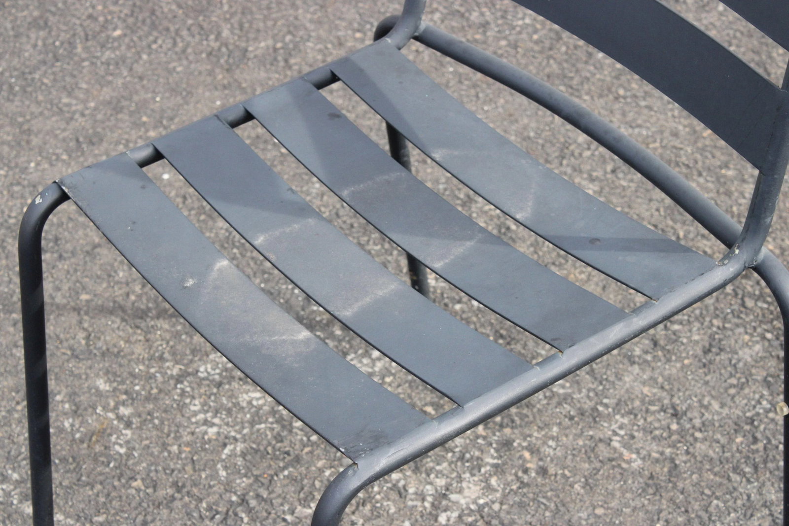 Early 21st Century 'Metro' Wrought Iron Outdoor Dining Set - 3 Pieces - 9