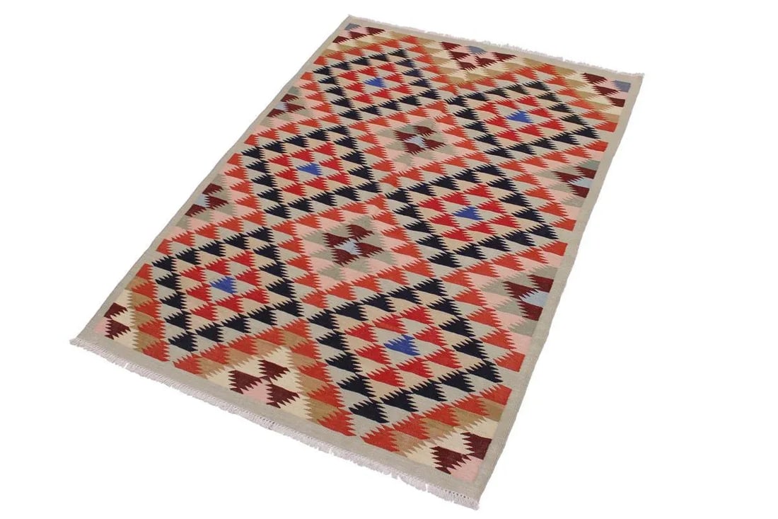 Geometric Kilim Hand-Woven Wool Rug -4'7" X 6'5" - 2