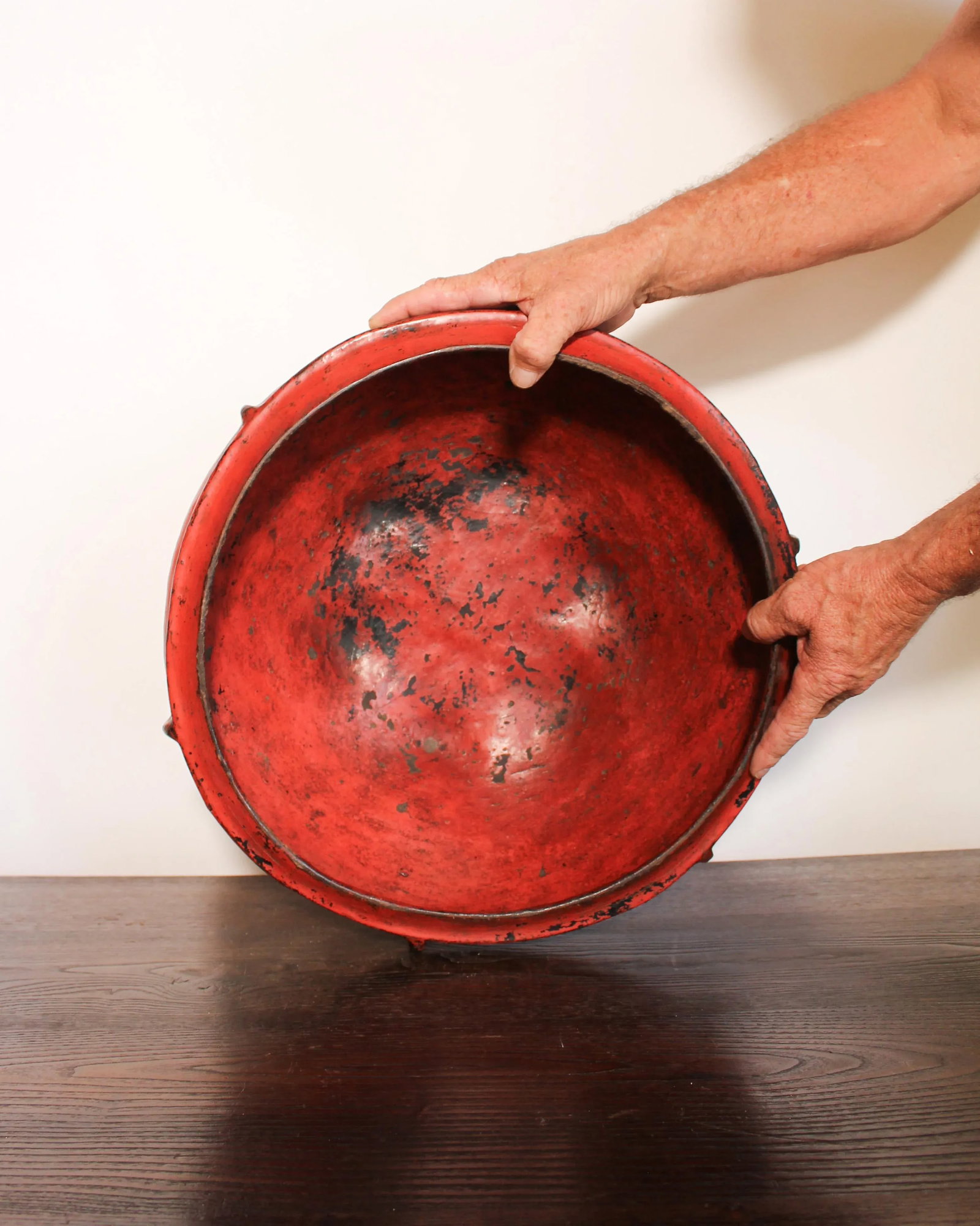 19th Century Red Lacquered Burmese Footed Bowl With Hexagonal Vertical Ribs - 3