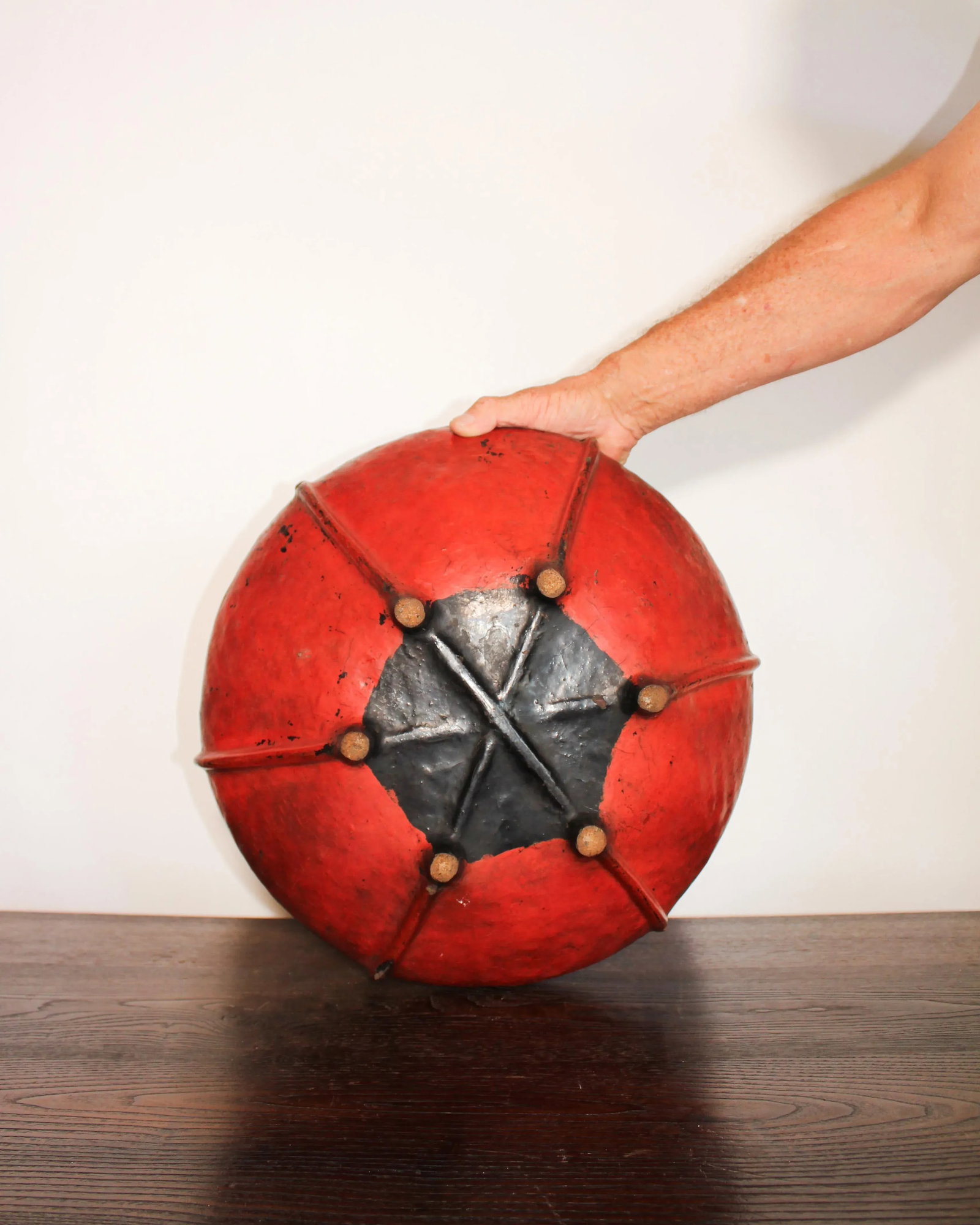 19th Century Red Lacquered Burmese Footed Bowl With Hexagonal Vertical Ribs - 4