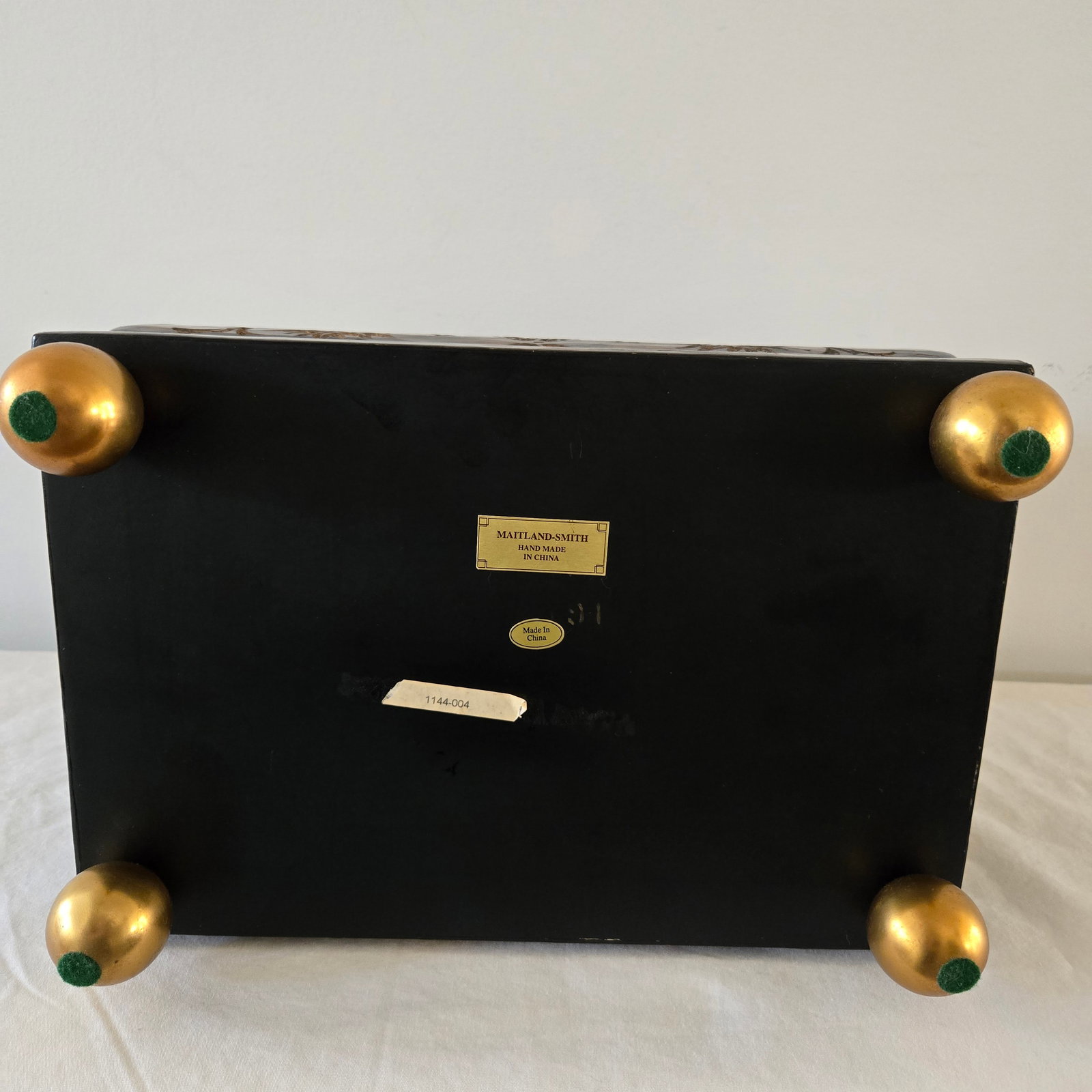 1980s Maitland Smith Ornate Hinged Mahogany Chest With Brass Ball Feet Leaf Finnial - 7