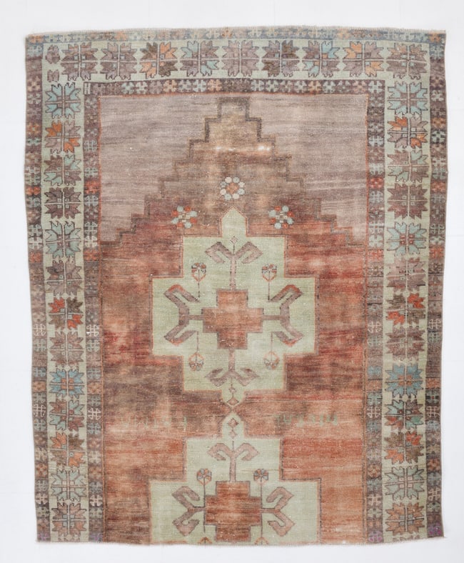 4'3'' x 5'5'' Handmade Vintage Wool Rug - 6913: Title: 4'3'' x 5'5'' Handmade Vintage Wool Rug - 6913 Description:4'3'' x 5'5'' Handmade Vintage Wool Rug - 6913 Origin:Turkiye Date/Period:1960-90 Materials:Wool,Cotton Dimension:4'3''x5'5'' ft, 132x