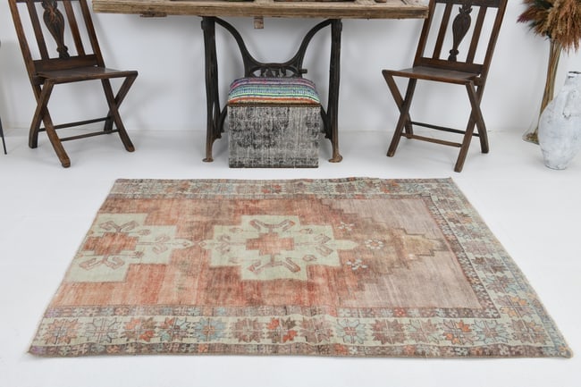 4'3'' x 5'5'' Handmade Vintage Wool Rug - 6913 - 3