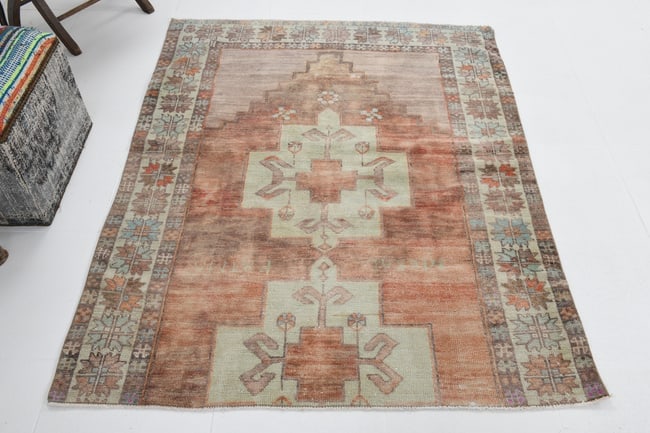 4'3'' x 5'5'' Handmade Vintage Wool Rug - 6913 - 5