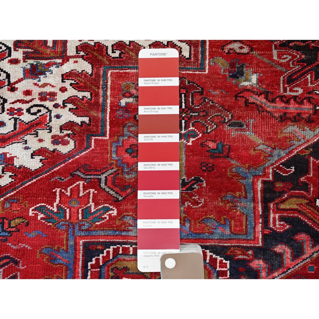 Red Vintage Persian Heriz with Medallion Design Wool Hand Knotted Rug - 7