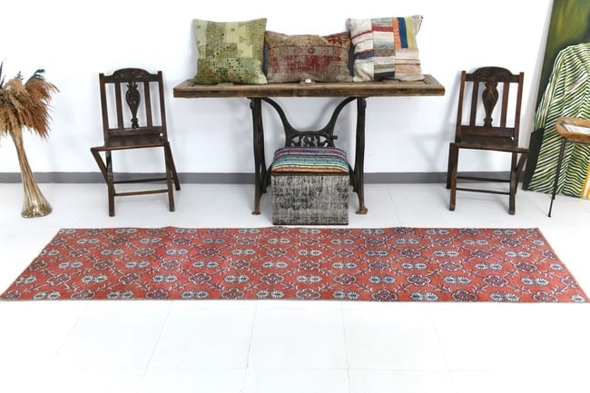 2'5'' x 9'4'' Turkish Vintage Runner Rug - 23566 - 2