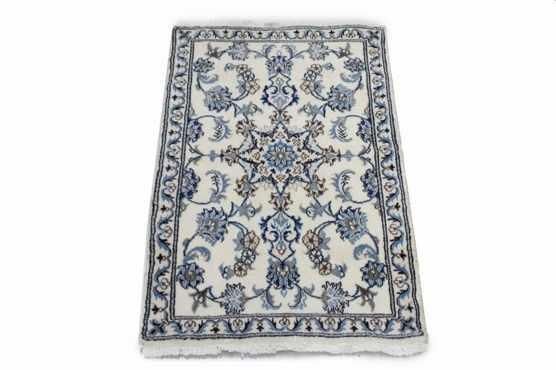 Cream Floral Classic 2'6X4 Nain Persian Rug - 2