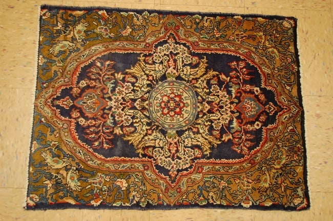Persian KASHAN RUG 2'1" x 2'9": Title: Persian KASHAN RUG 2'1" x 2'9" Description:OLD,ANTIQUE KOWK WOOL_HIGH KPSI Persian KASHAN ORIENTAL RUG .........with an exact size of 2'1" x 2'9".........Bird subjects design over great backgro