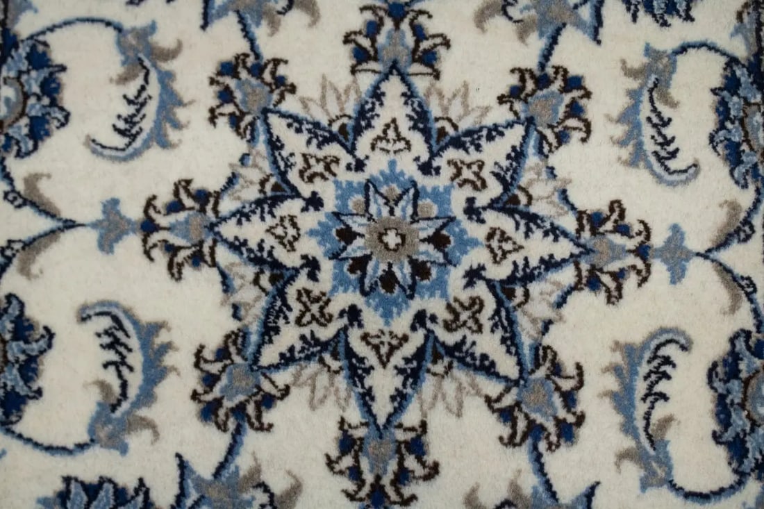 Cream Floral Classic 3X4 Nain Persian Rug - 4