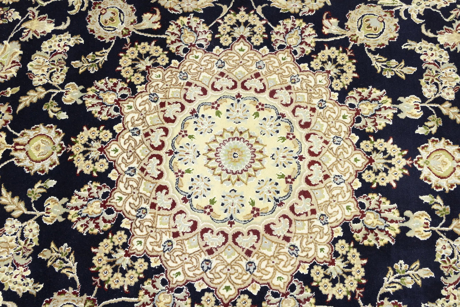 Cream Floral 7X10 Indo-Nain Oriental Rug - 10