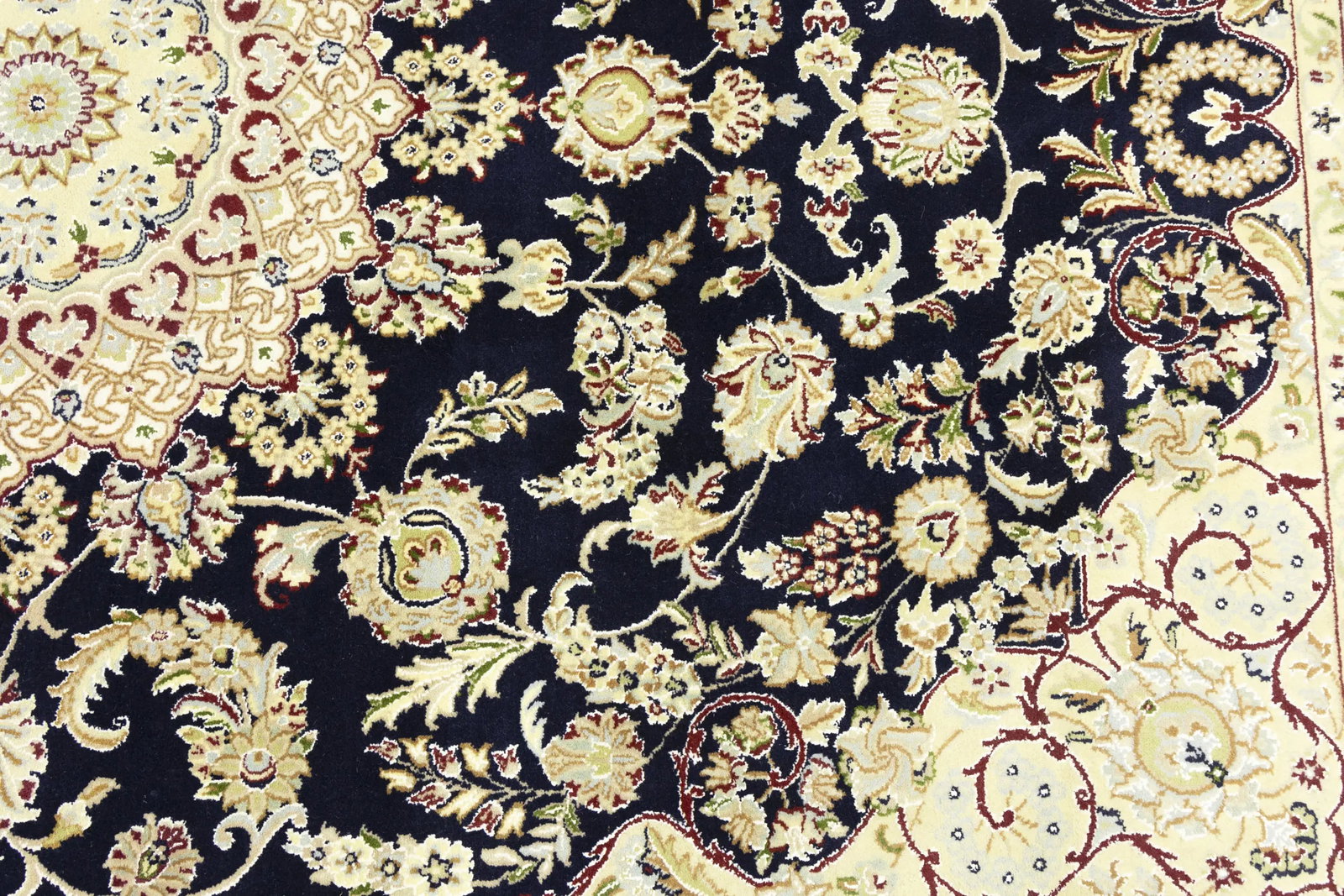 Cream Floral 7X10 Indo-Nain Oriental Rug - 15