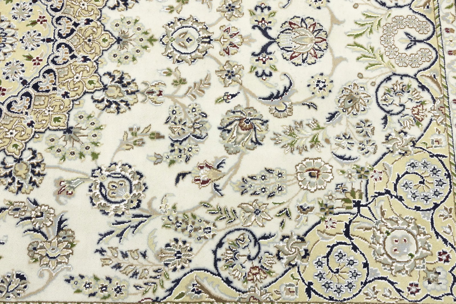Cream Floral 6X9 Indo-Nain Oriental Rug - 15