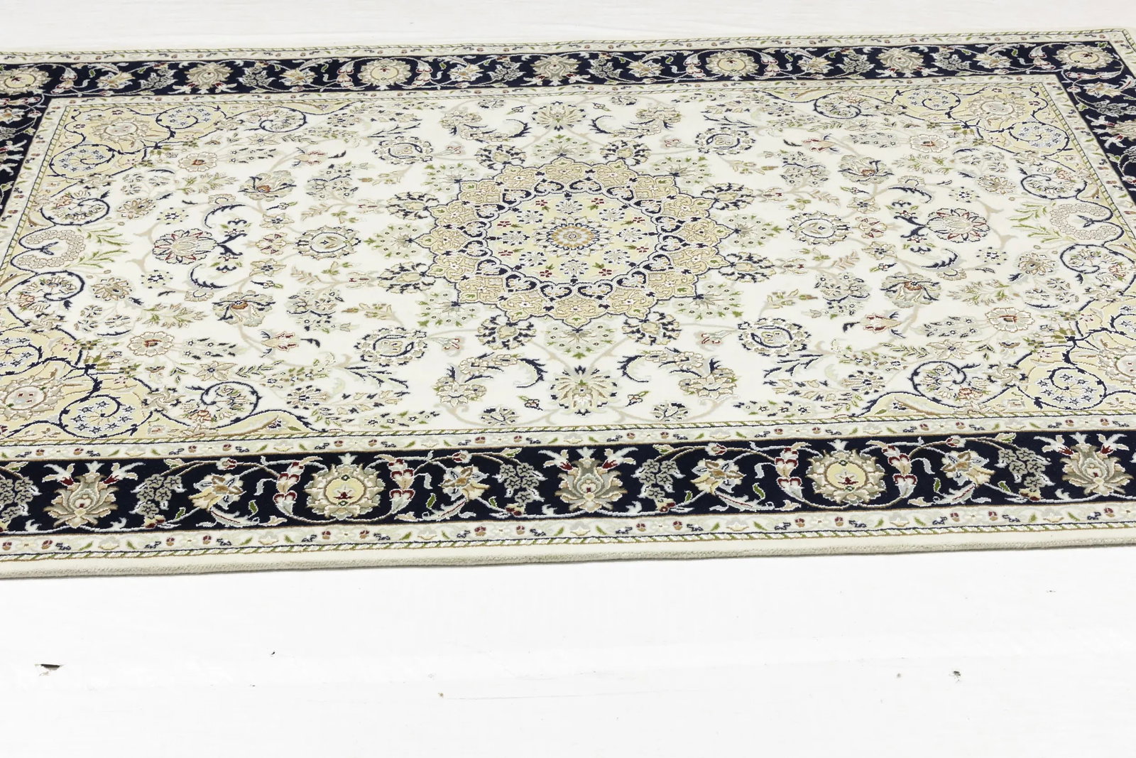 Cream Floral 6X9 Indo-Nain Oriental Rug - 8