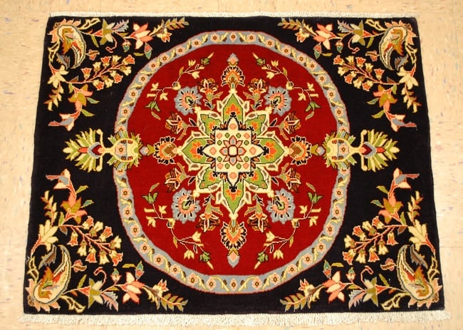 Persian KASHAN RUG 2'5" x 3'1": Title: Persian KASHAN RUG 2'5" x 3'1" Description:OLD,ANTIQUE KURK WOOL_HIGH KPSI FINE Persain KASHAN ORIENTAL RUG .........with an exact size of 2' 5"x 3' 1" .........Detailed floral design over Red