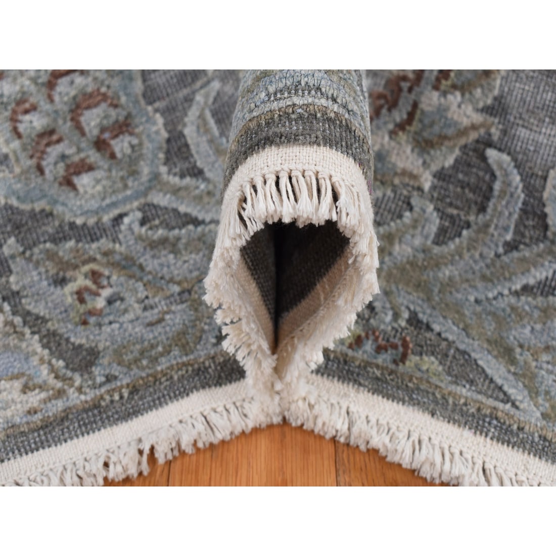 Ultimate Gray, Silk with Wool, Wreath and Urns Design Hand Knotted Rug - 6