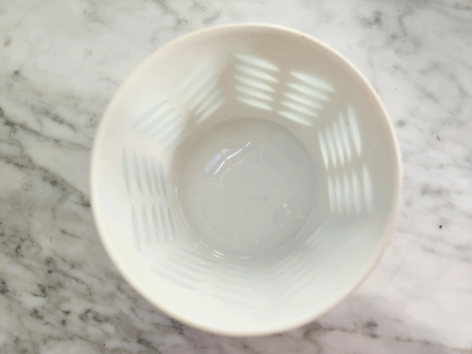 Medium 1950s Porcelain Friedl Holzer-Kjellberg Rice Bowl for Arabia - 3