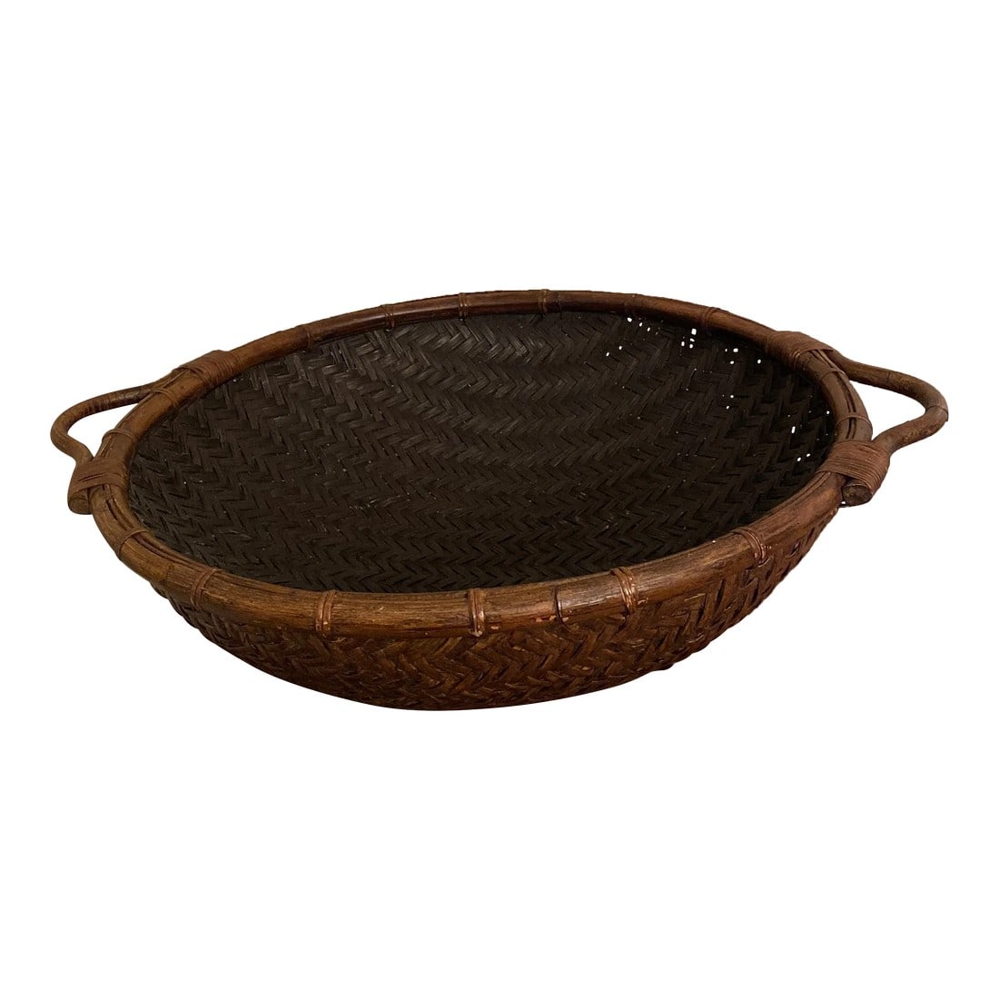 Vintage Chineese Hand Woven Rattan Market Basket: Beautiful vintage oriental style market basket, great size and look. Basket is sturdy with all its weave Condition: Alterations: Original Condition Unaltered Imperfections: Some Imperfections