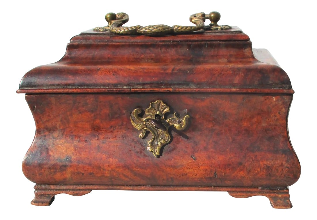 18th Century Dutch Bombay Burl Tea Caddy: 18th-century Dutch tea caddy with bronze lock and handle. Bombay sides and burl wood finish on the outside, on the inside three divided compartments with green, felt patches over the lid underside.