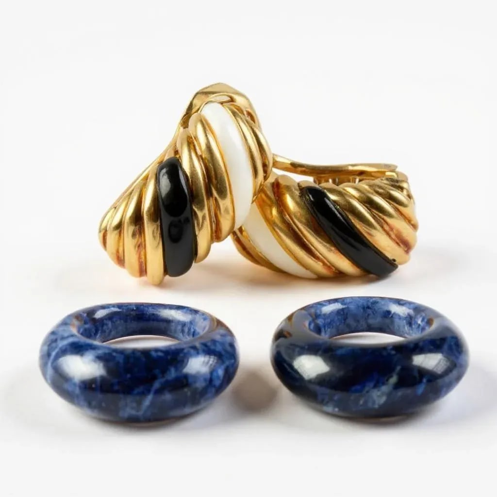 Vintage Fred Paris 18k Yellow Gold Lapis Mother-of-Pearl Enamel Earrings 1980s, A Pair - 5