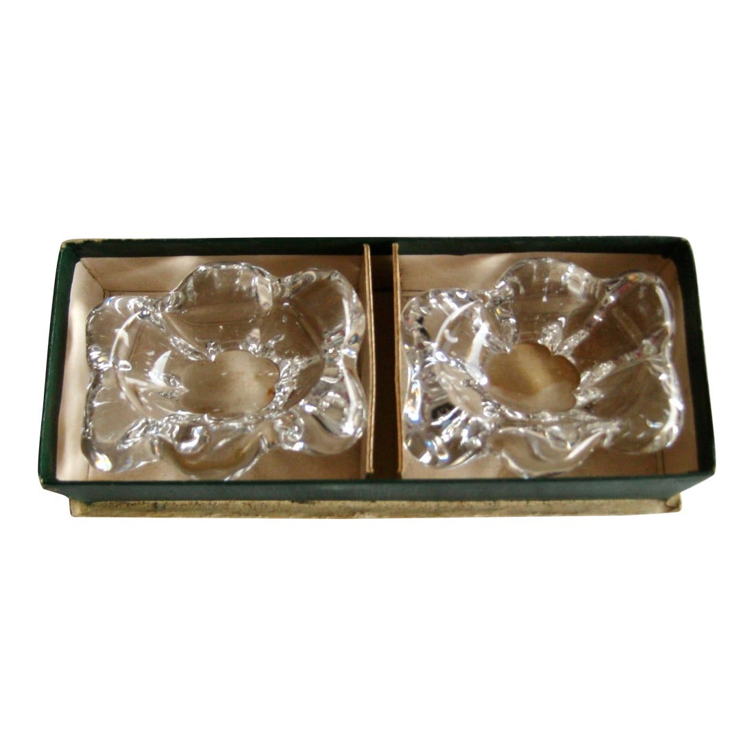 1920s French Mdi -Century- Modern Daum Crystal Salt and Pepper Set: This lovely salt and pepper was made by the prestigious brand Daum, famous for extraordinary glass art and crystal ,this set is from circa 1960 and present like it was in fashion very simple and