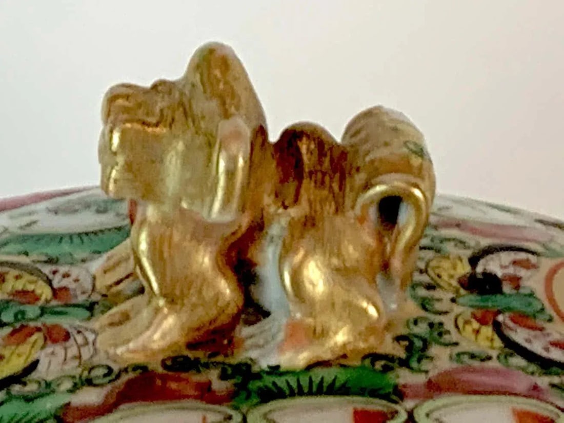 19th Century Rose Medallion Cider Pitcher With Foo Dog Finial - 10