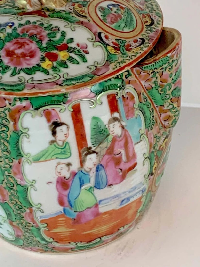 19th Century Rose Medallion Cider Pitcher With Foo Dog Finial - 5